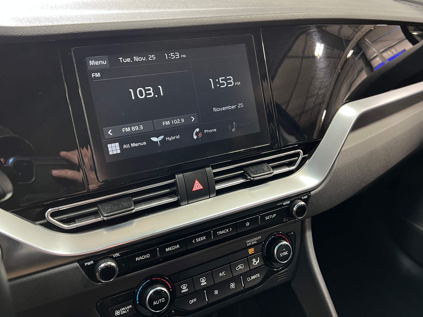 Thumbnail: 2020 Kia Niro - 4