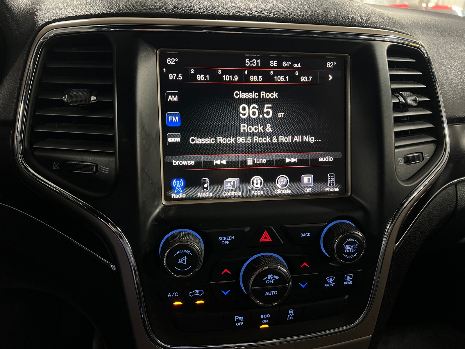 Thumbnail: 2015 Jeep Grand Cherokee - 3