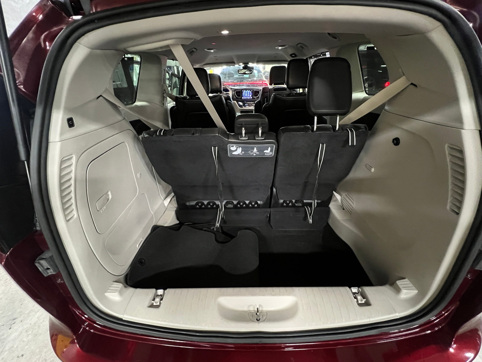 Thumbnail: 2018 Chrysler Pacifica - 6