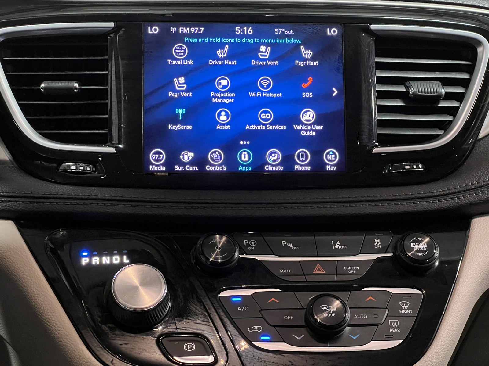 Thumbnail: 2018 Chrysler Pacifica - 3