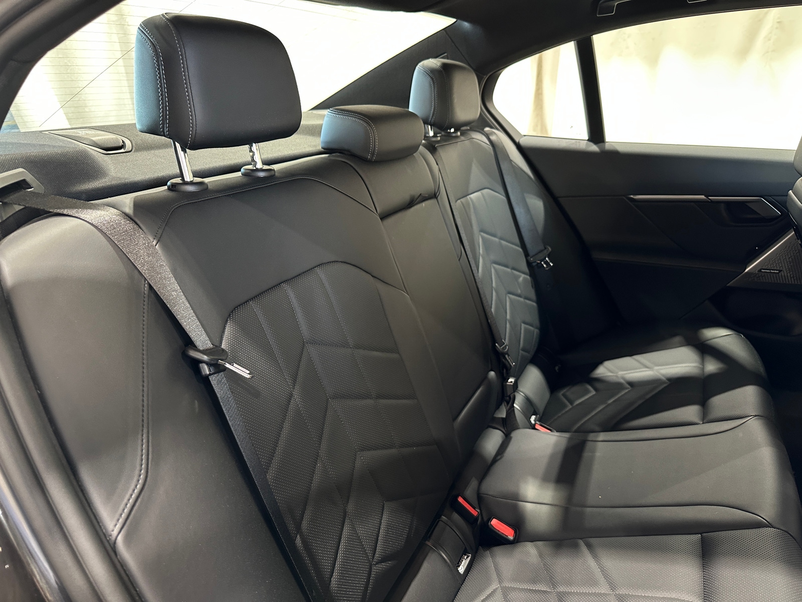 Thumbnail: 2025 BMW 5 Series - 5