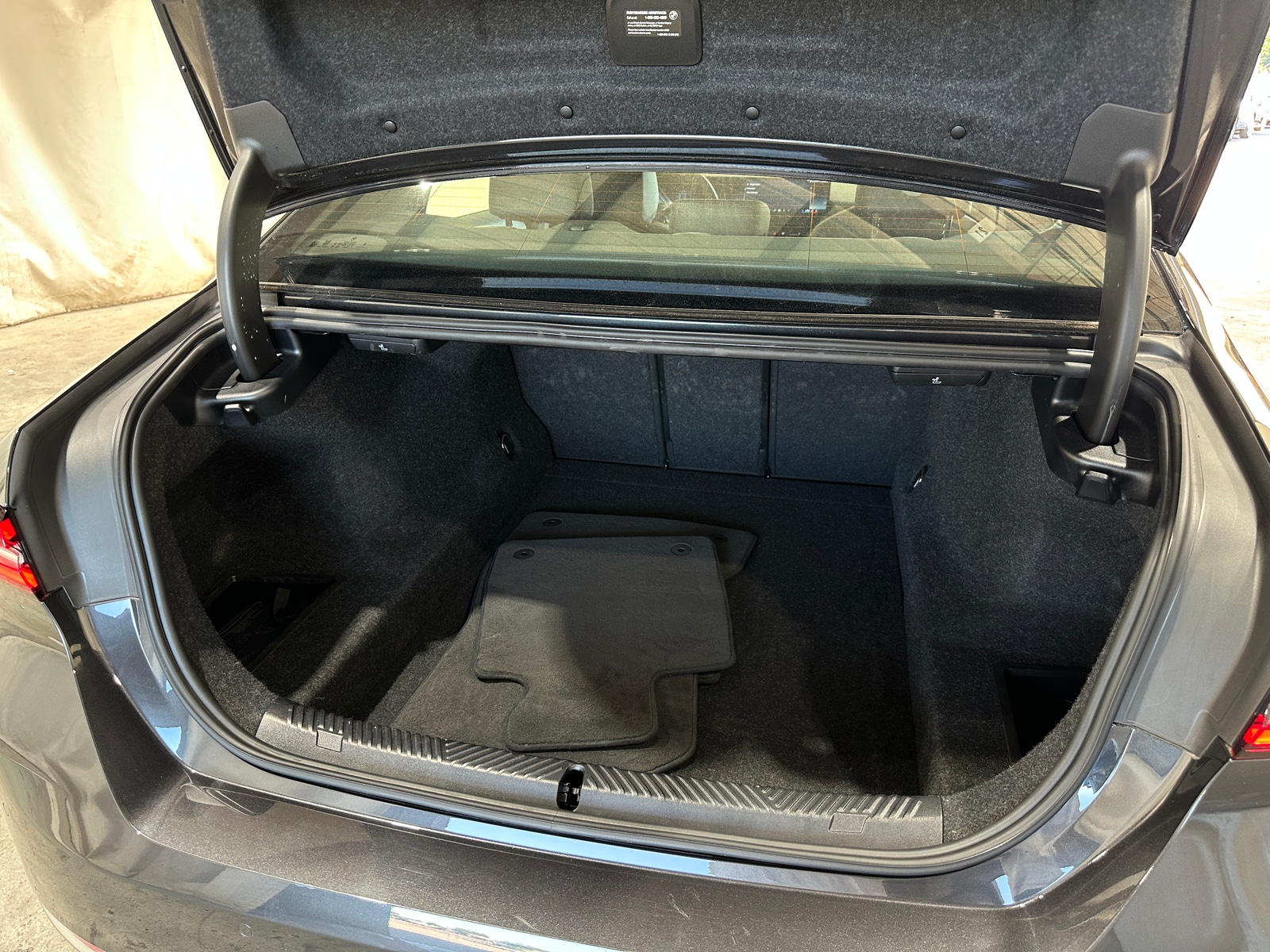 Thumbnail: 2025 BMW 5 Series - 6