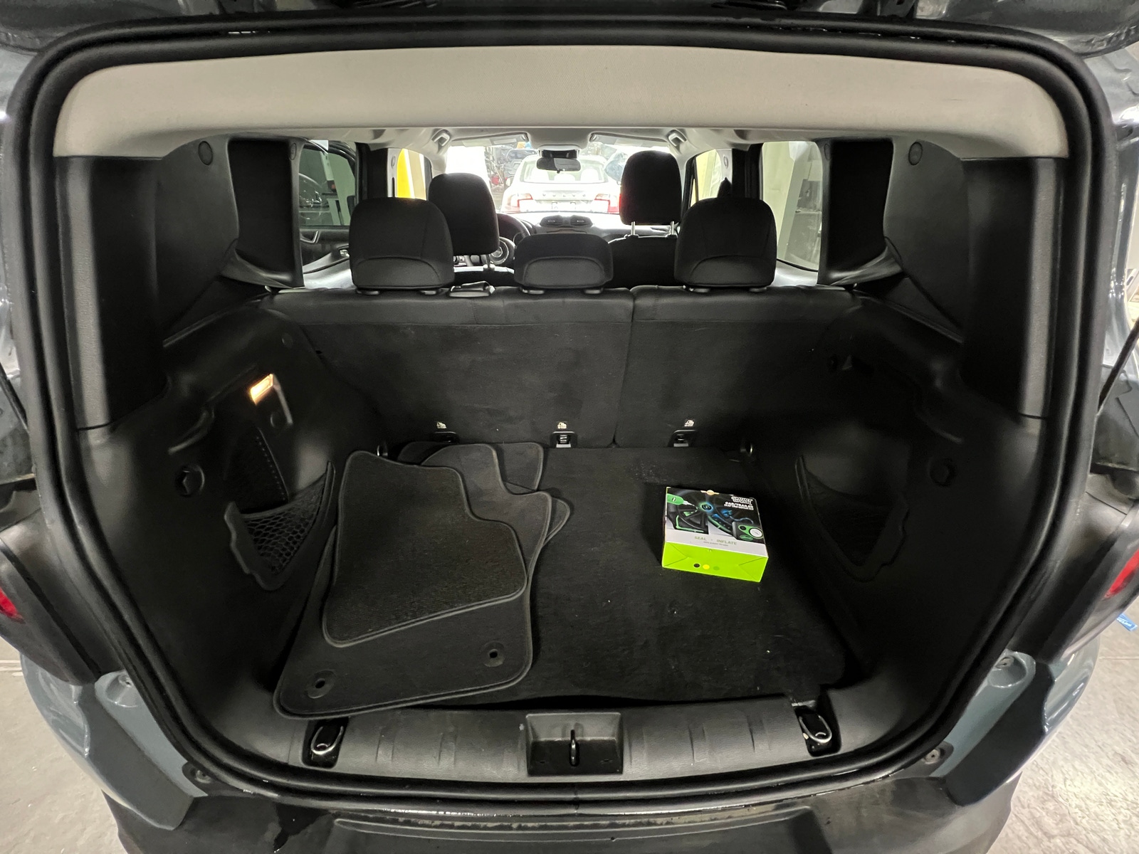 Thumbnail: 2018 Jeep Renegade - 7