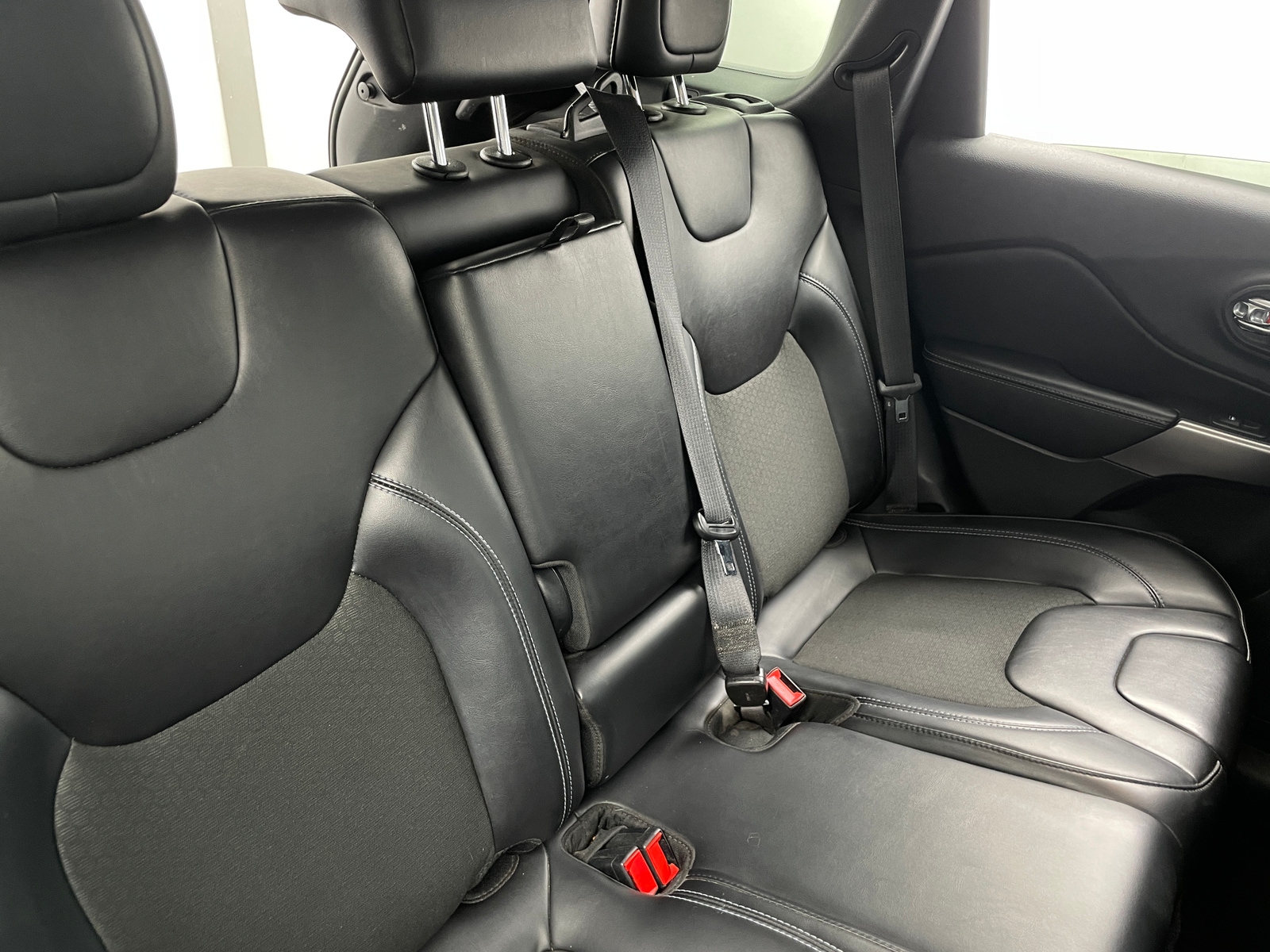 Thumbnail: 2019 Jeep Cherokee - 6