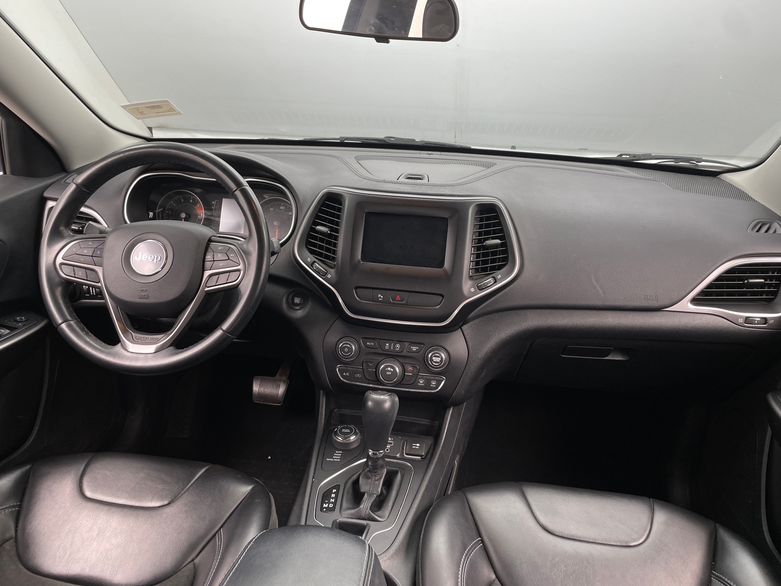 Thumbnail: 2019 Jeep Cherokee - 3