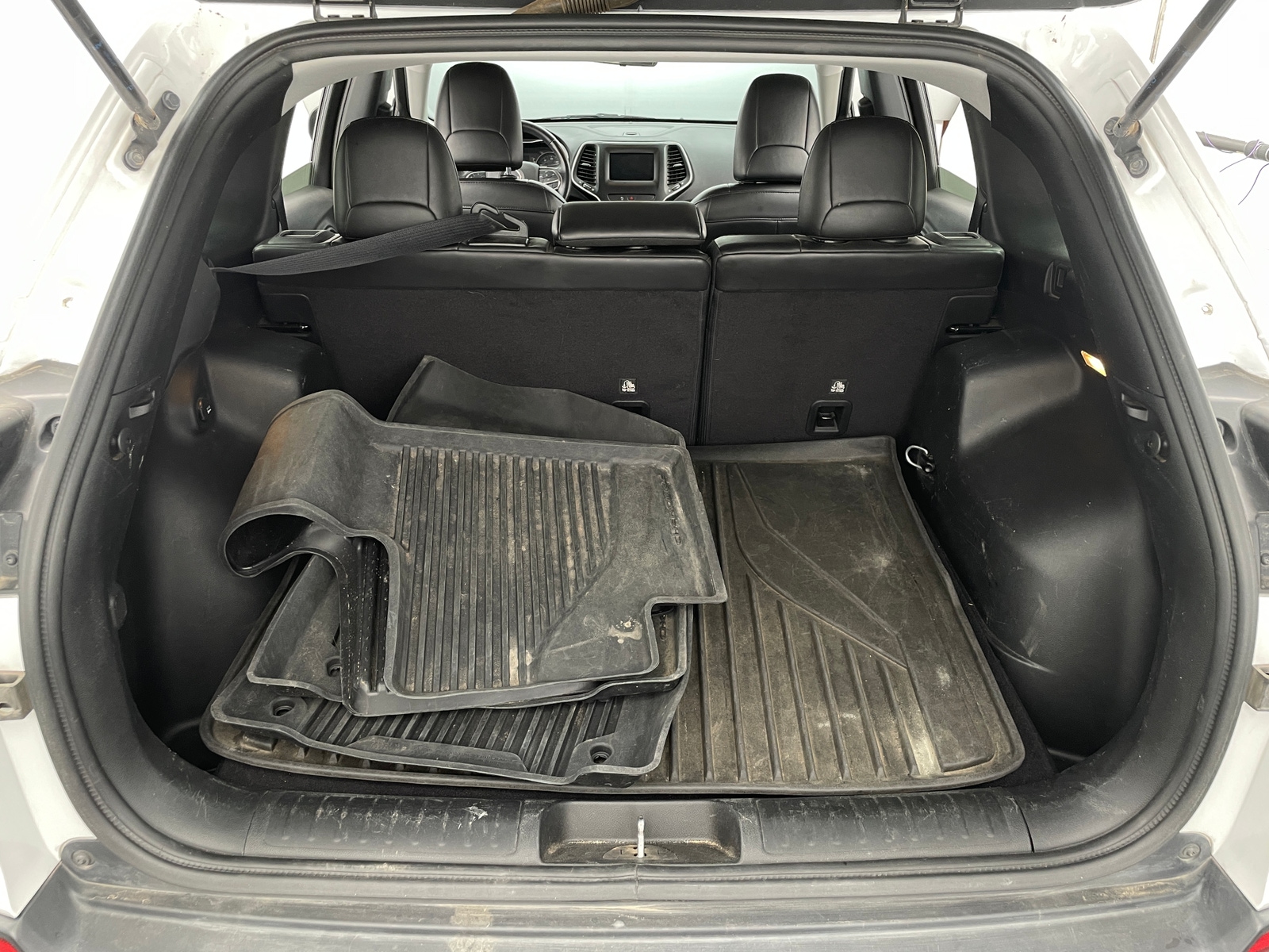 Thumbnail: 2019 Jeep Cherokee - 7