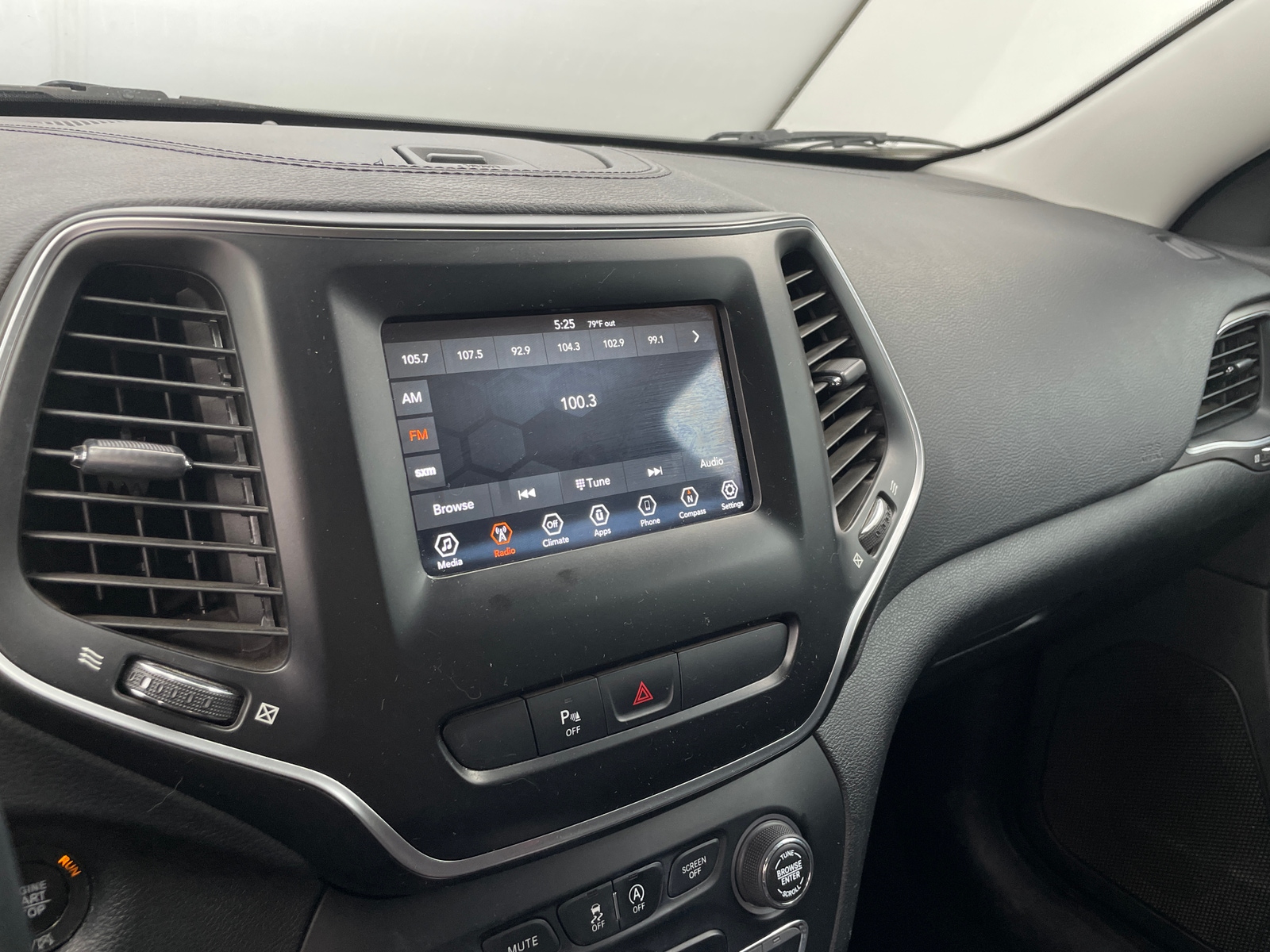 Thumbnail: 2019 Jeep Cherokee - 4