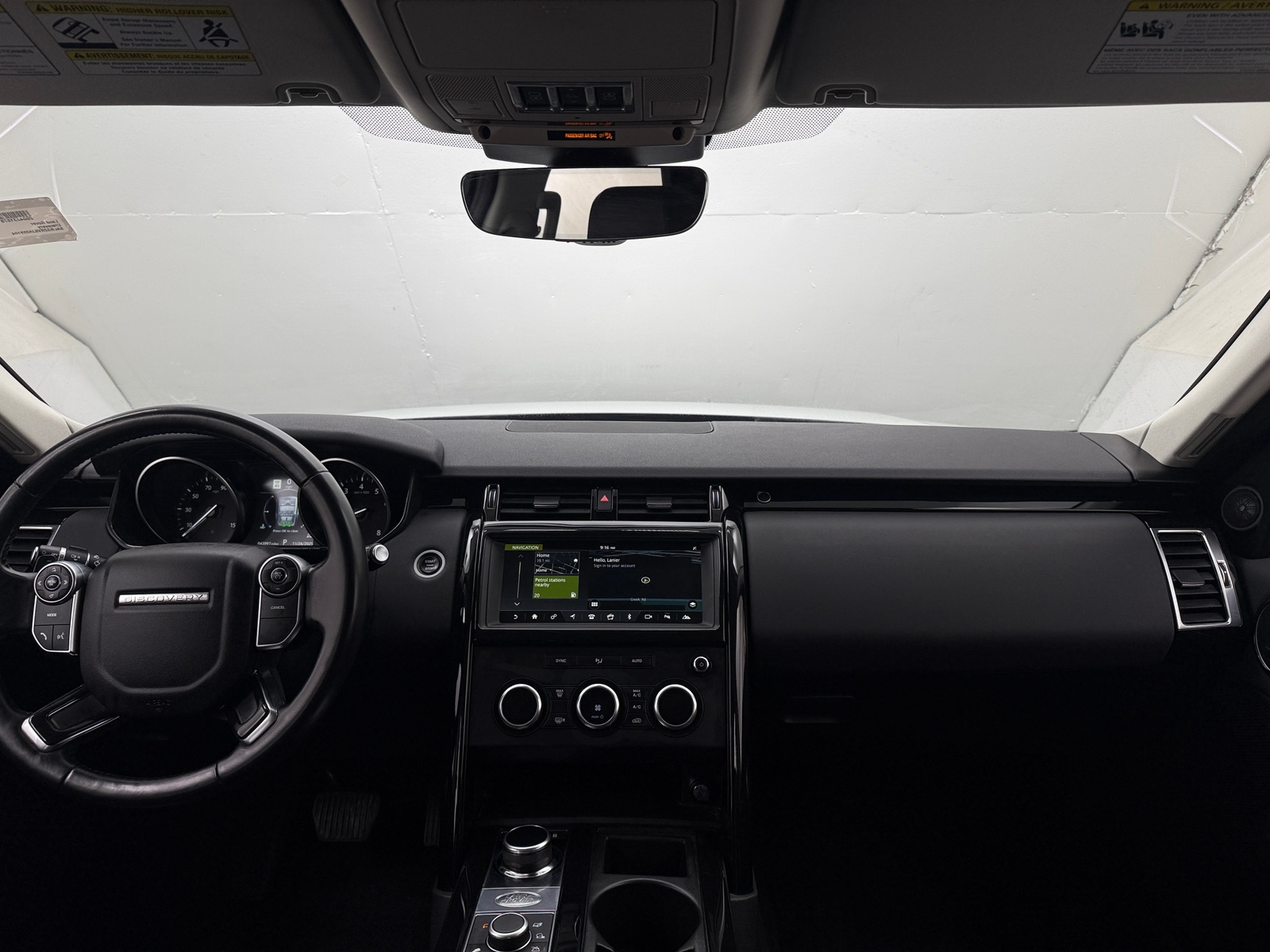 Thumbnail: 2018 Land Rover Discovery - 2