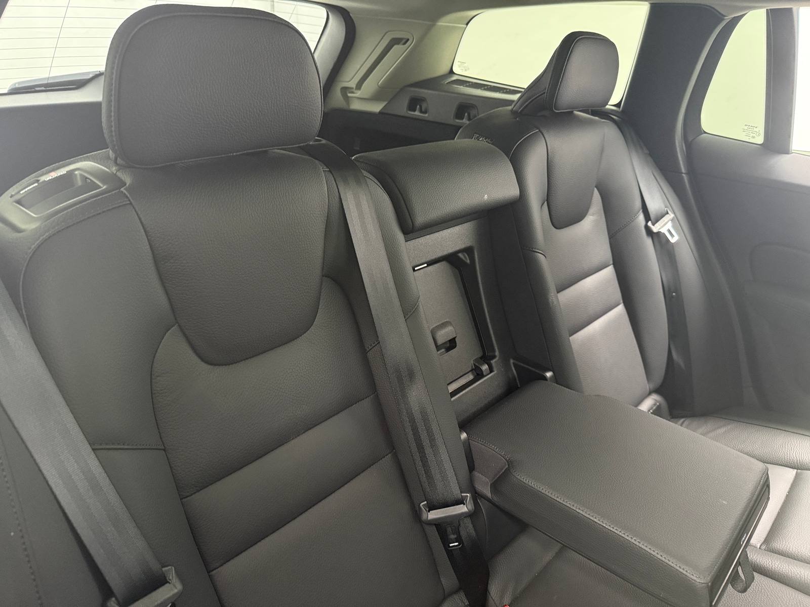 Thumbnail: 2025 Volvo V60 - 5