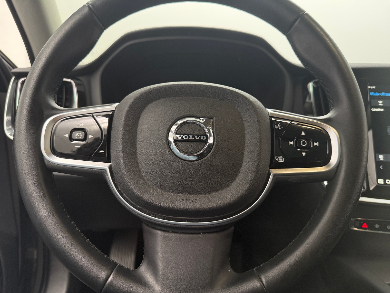 Thumbnail: 2025 Volvo V60 - 4