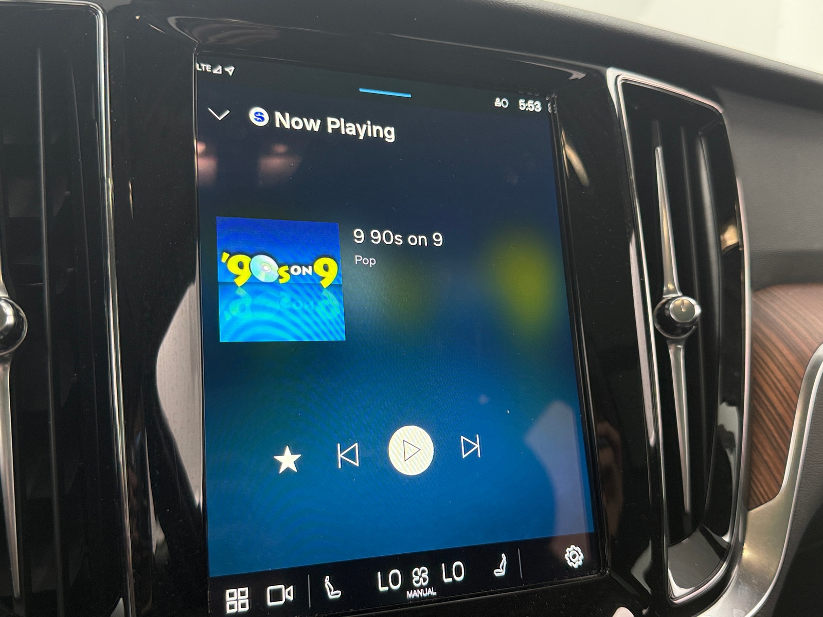 Thumbnail: 2025 Volvo V60 - 3