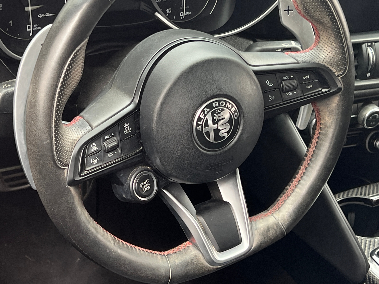 Thumbnail: 2023 Alfa Romeo Giulia - 4