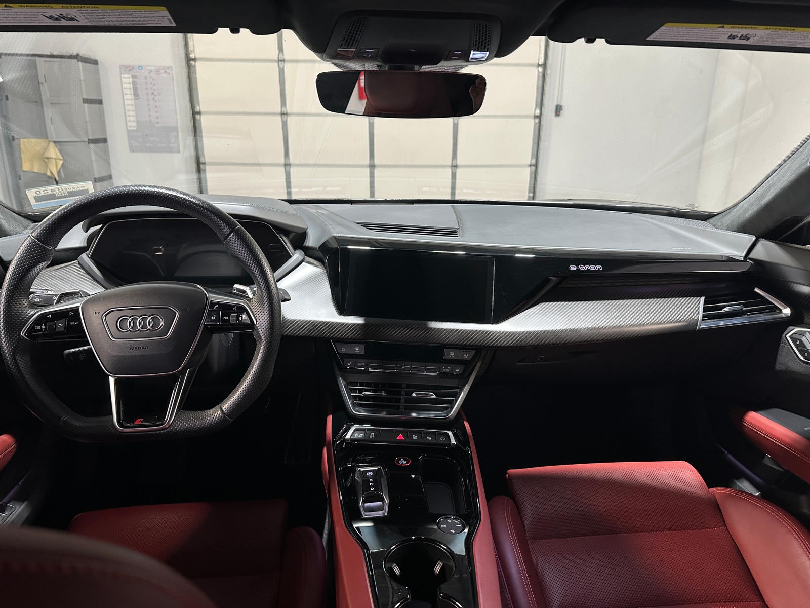 Thumbnail: 2023 Audi RS e-tron GT - 2