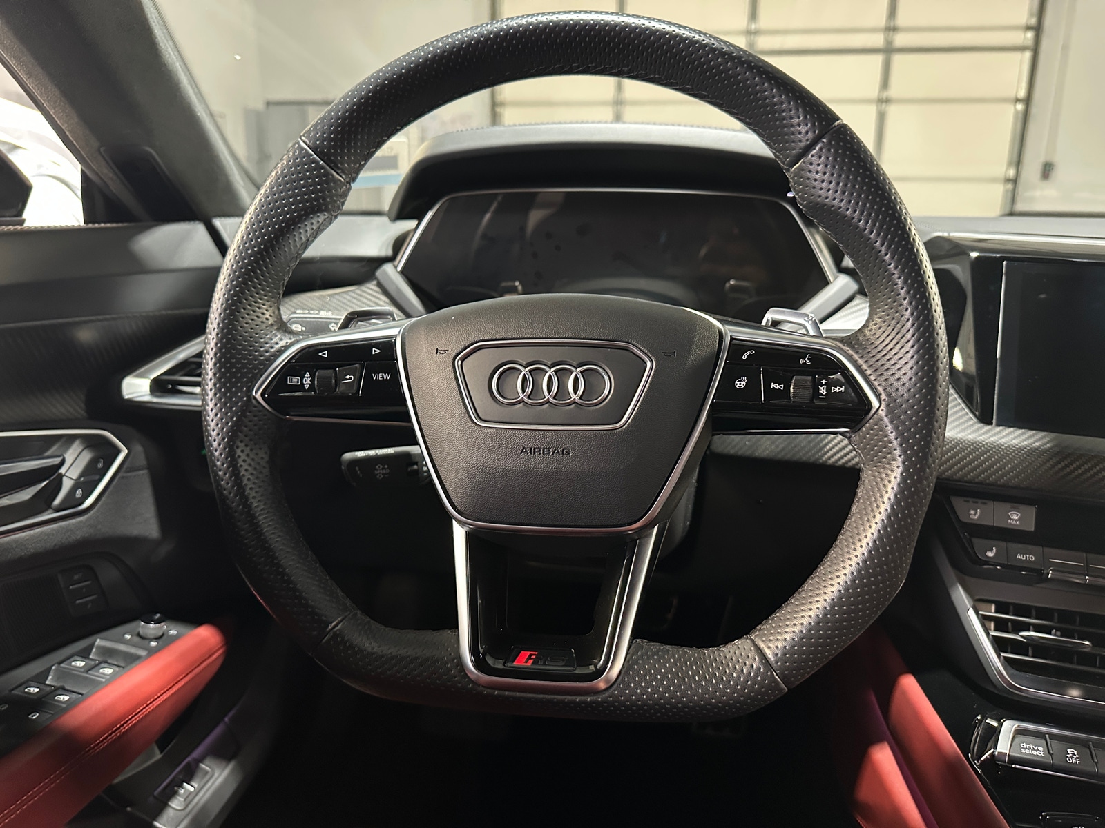 Thumbnail: 2023 Audi RS e-tron GT - 4