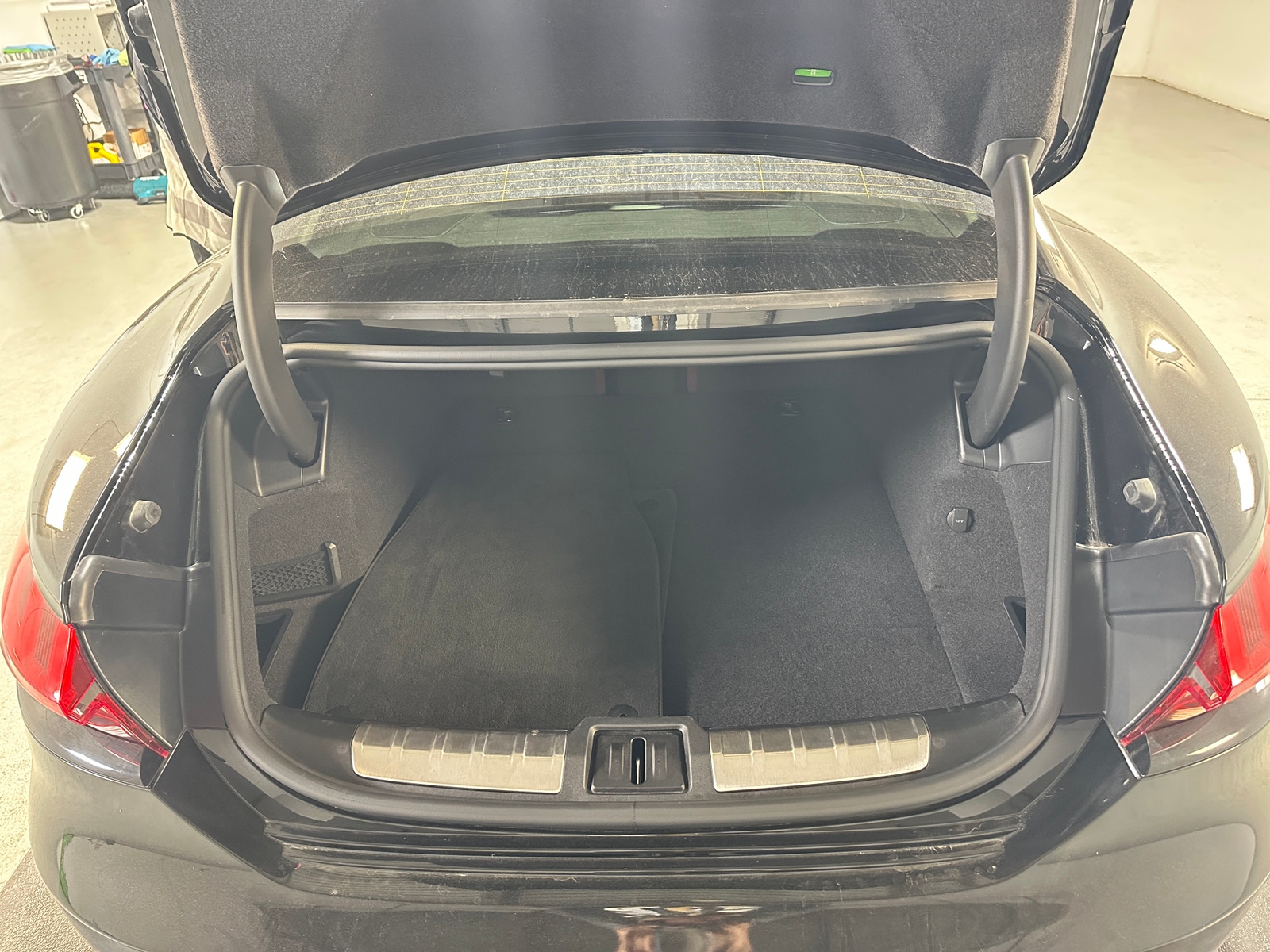 Thumbnail: 2023 Audi RS e-tron GT - 6