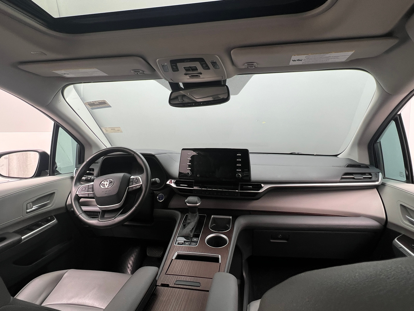 Thumbnail: 2022 Toyota Sienna - 3