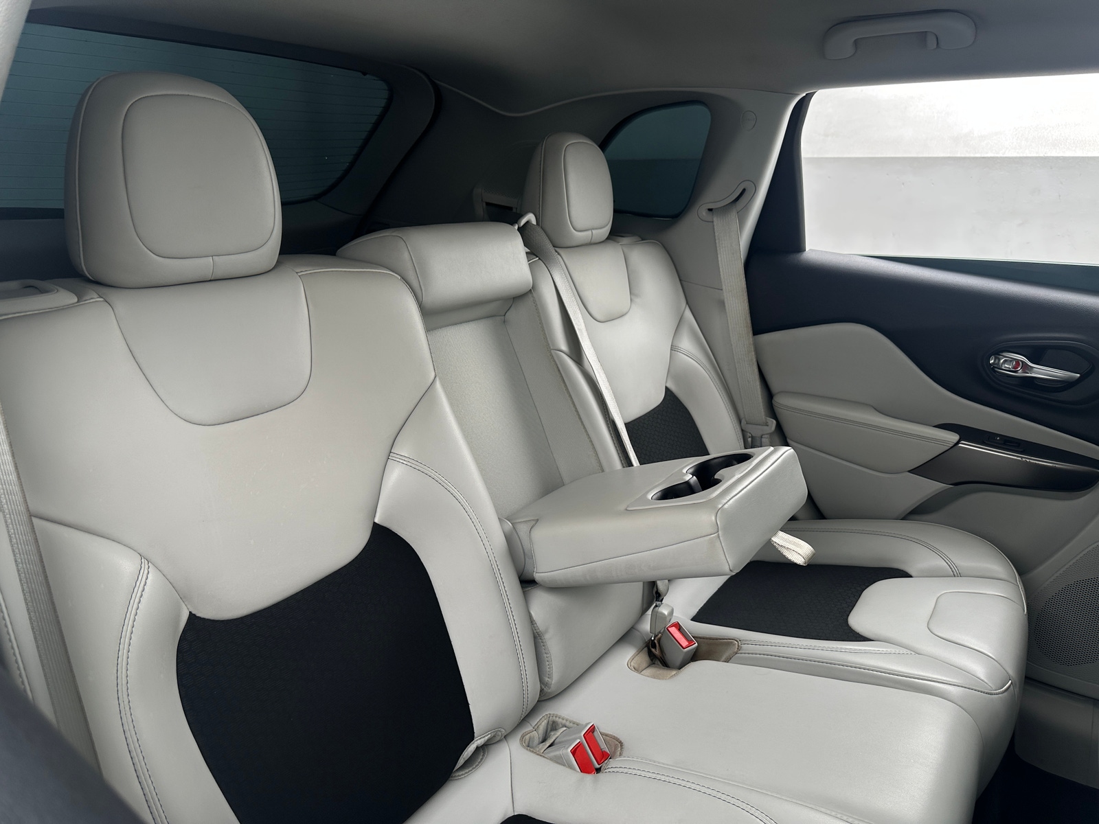 Thumbnail: 2020 Jeep Cherokee - 6