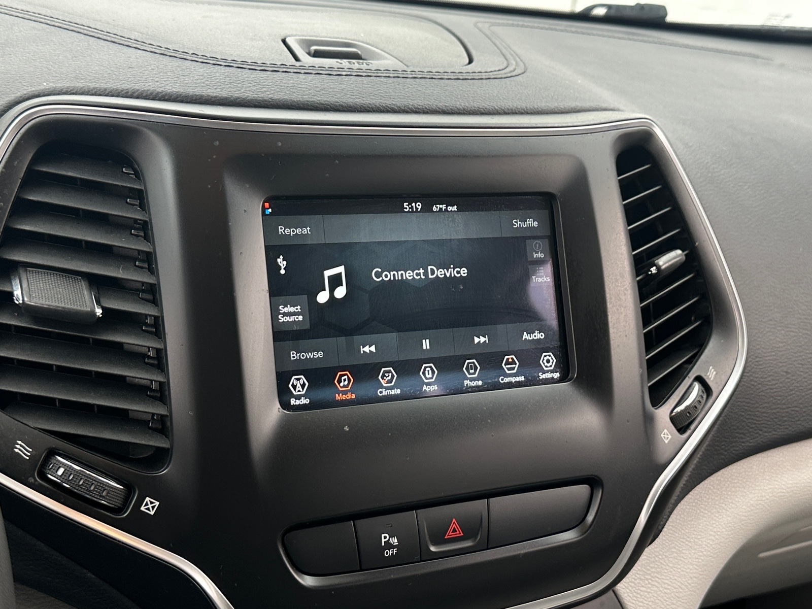 Thumbnail: 2020 Jeep Cherokee - 4