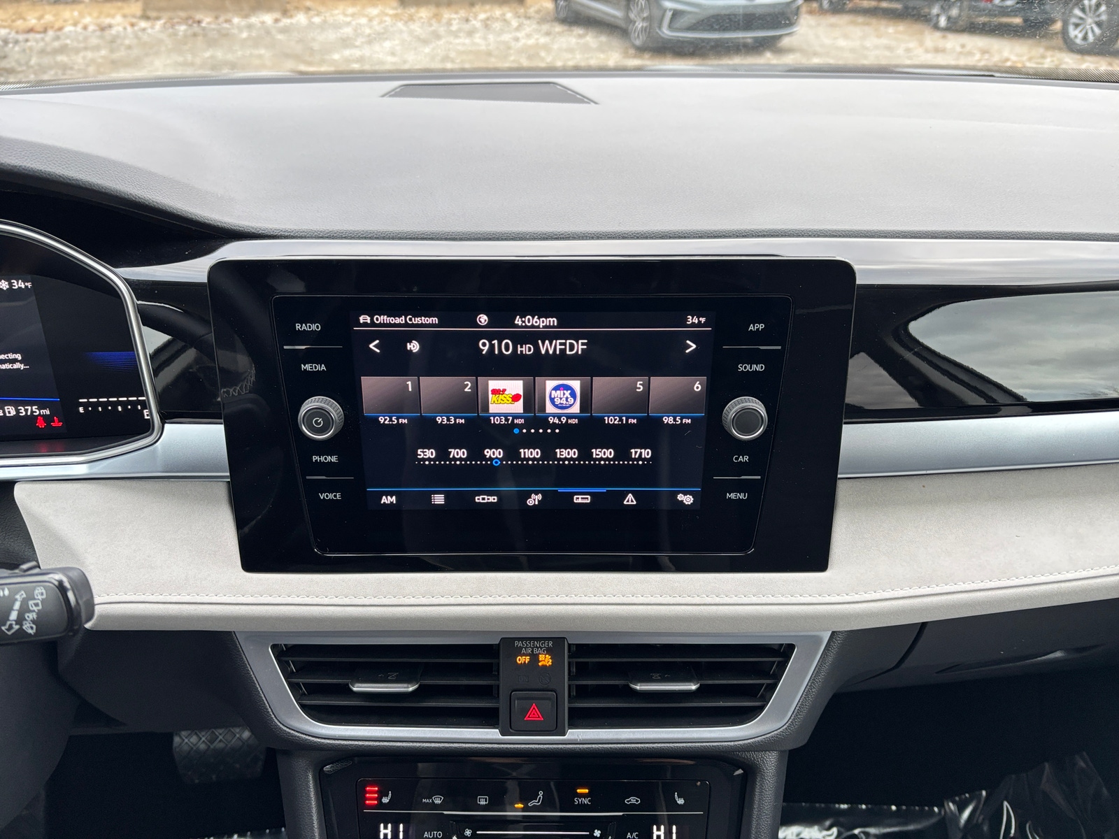 Thumbnail: 2025 Volkswagen Taos - 4