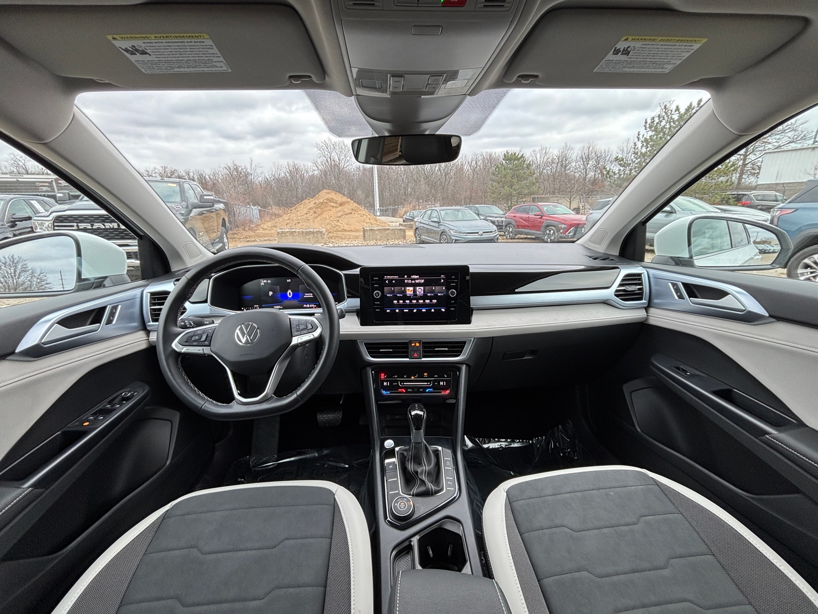 Thumbnail: 2025 Volkswagen Taos - 3