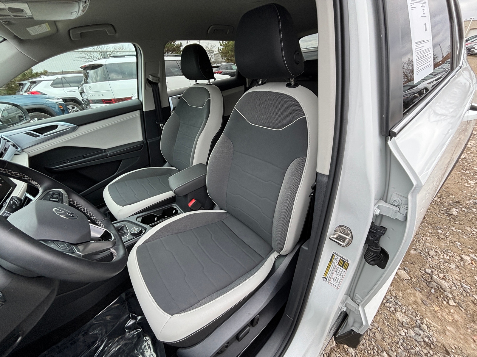 Thumbnail: 2025 Volkswagen Taos - 2