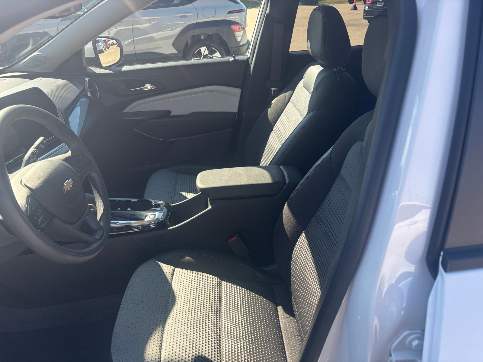 Thumbnail: 2025 Chevrolet Trax - 2