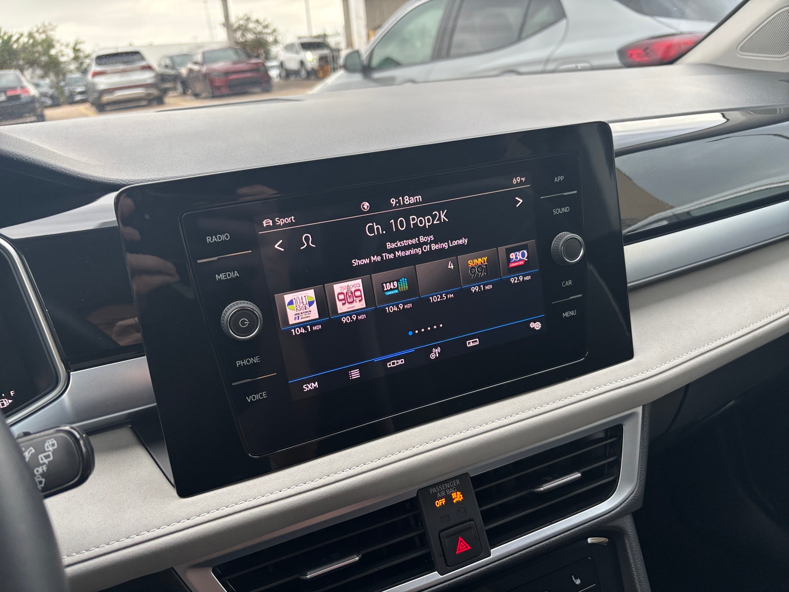 Thumbnail: 2025 Volkswagen Taos - 4