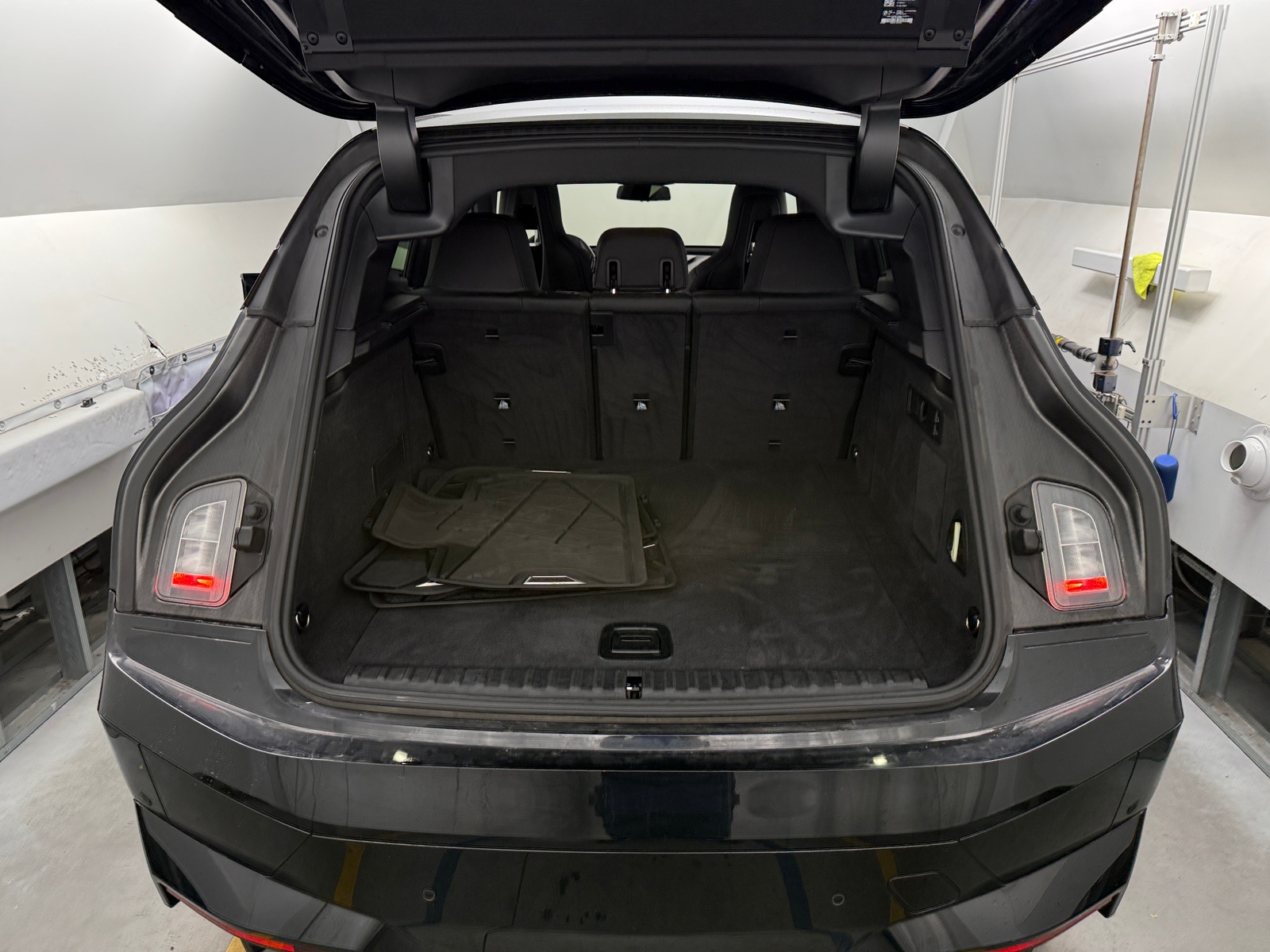 Thumbnail: 2025 BMW iX - 6