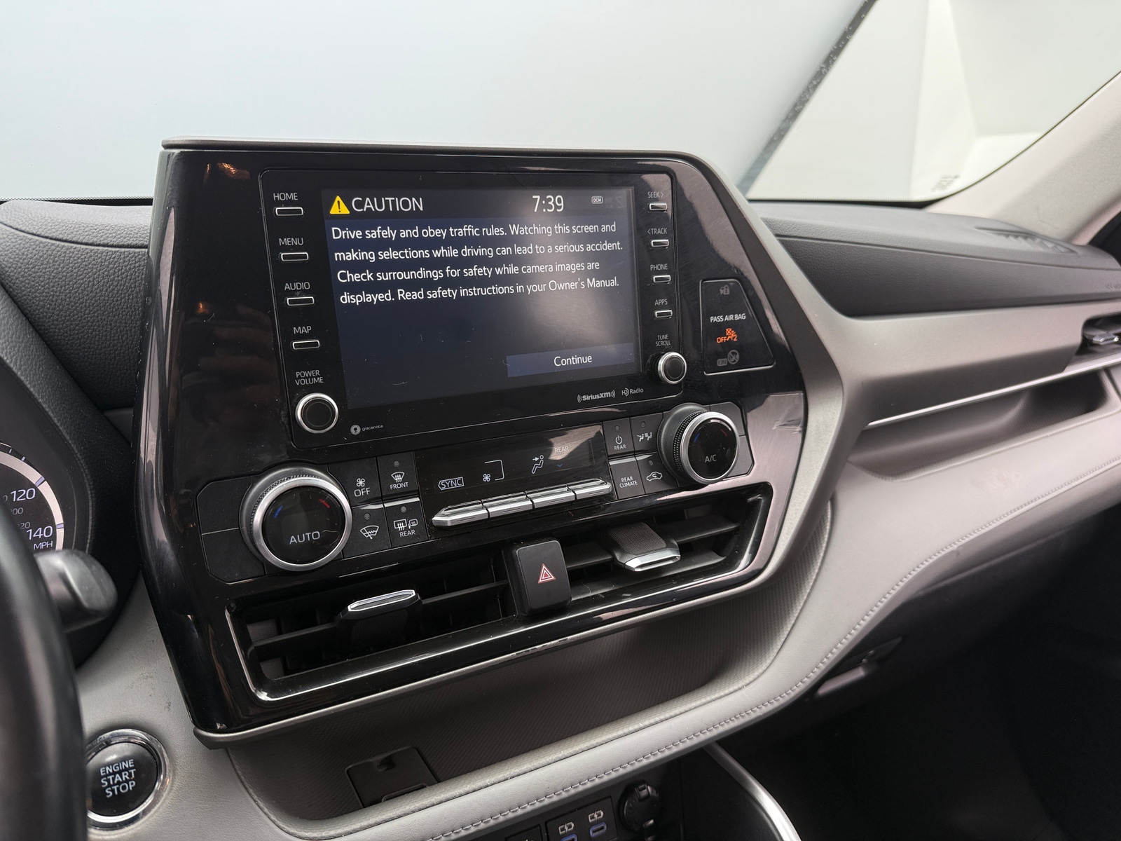 Thumbnail: 2022 Toyota Highlander - 4