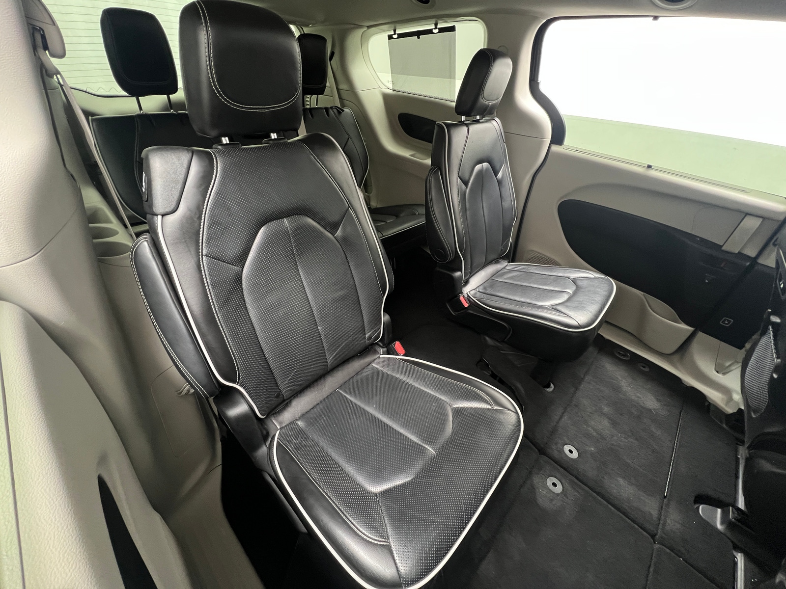 Thumbnail: 2023 Chrysler Pacifica - 5