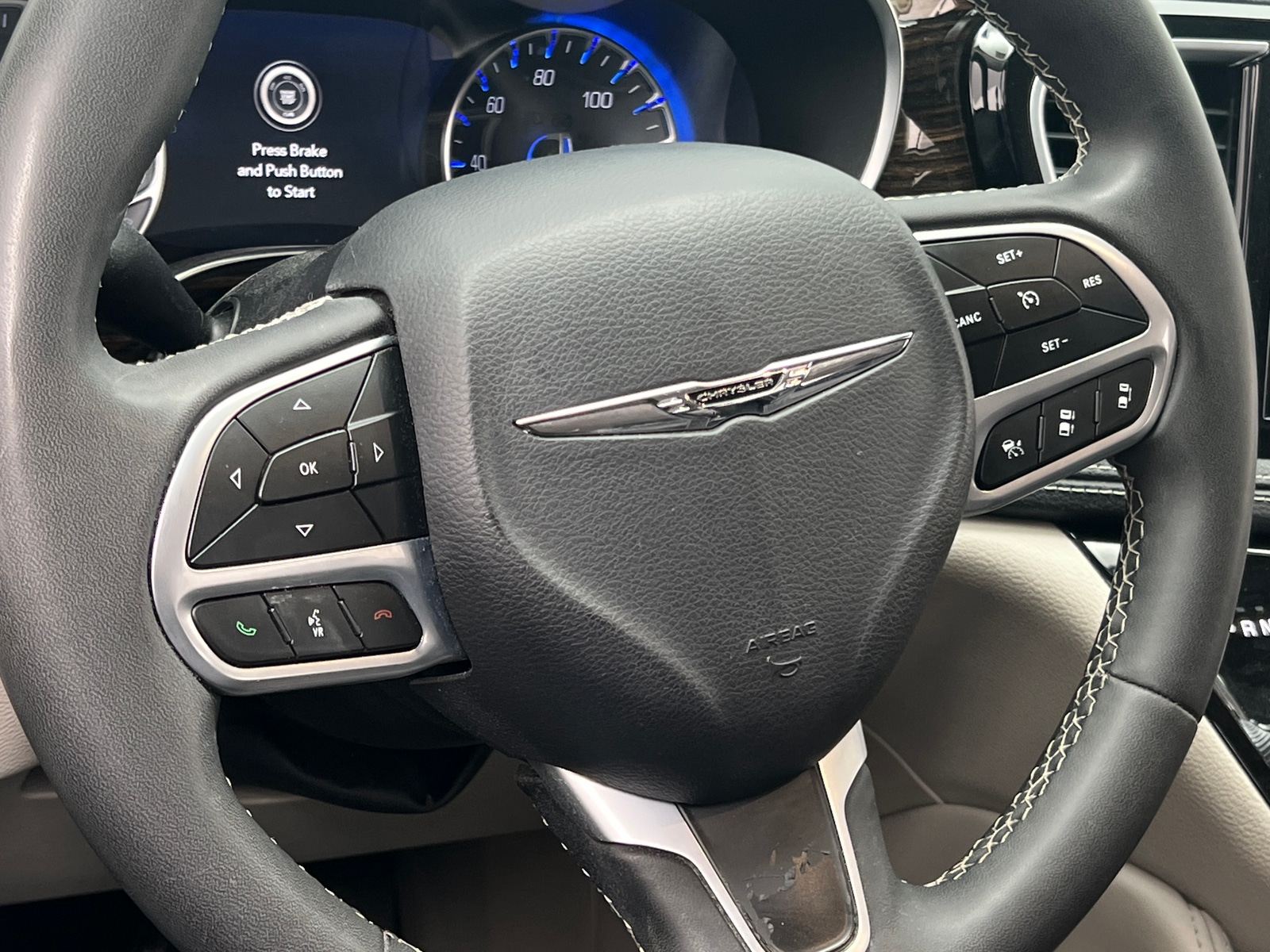 Thumbnail: 2023 Chrysler Pacifica - 4