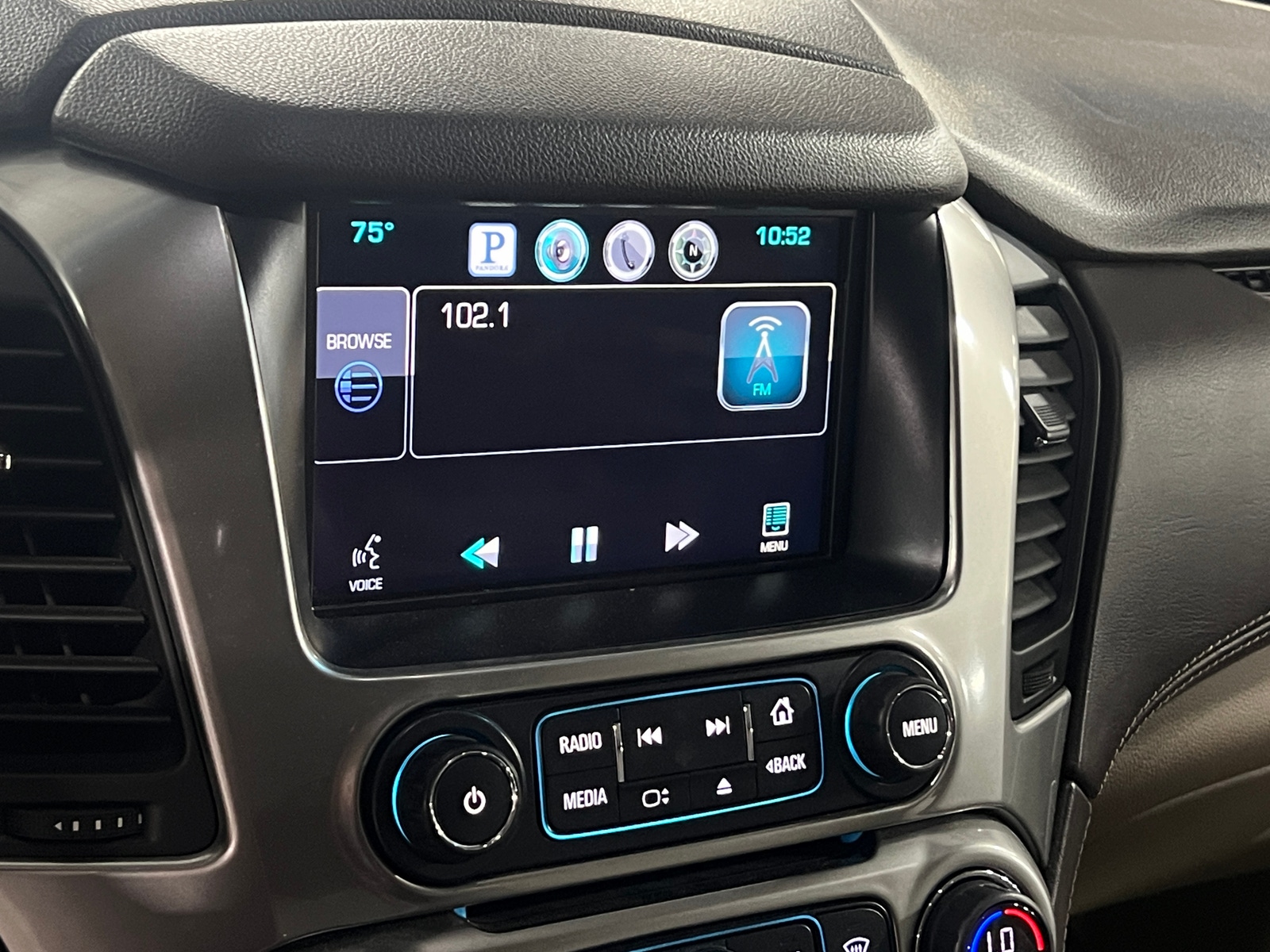 Thumbnail: 2015 Chevrolet Suburban - 3