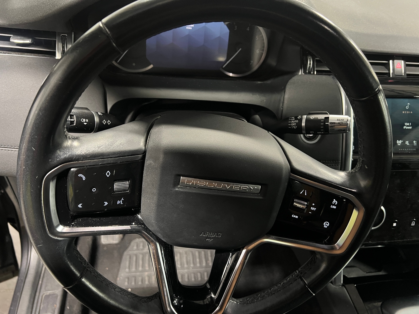 Thumbnail: 2021 Land Rover Discovery Sport - 4