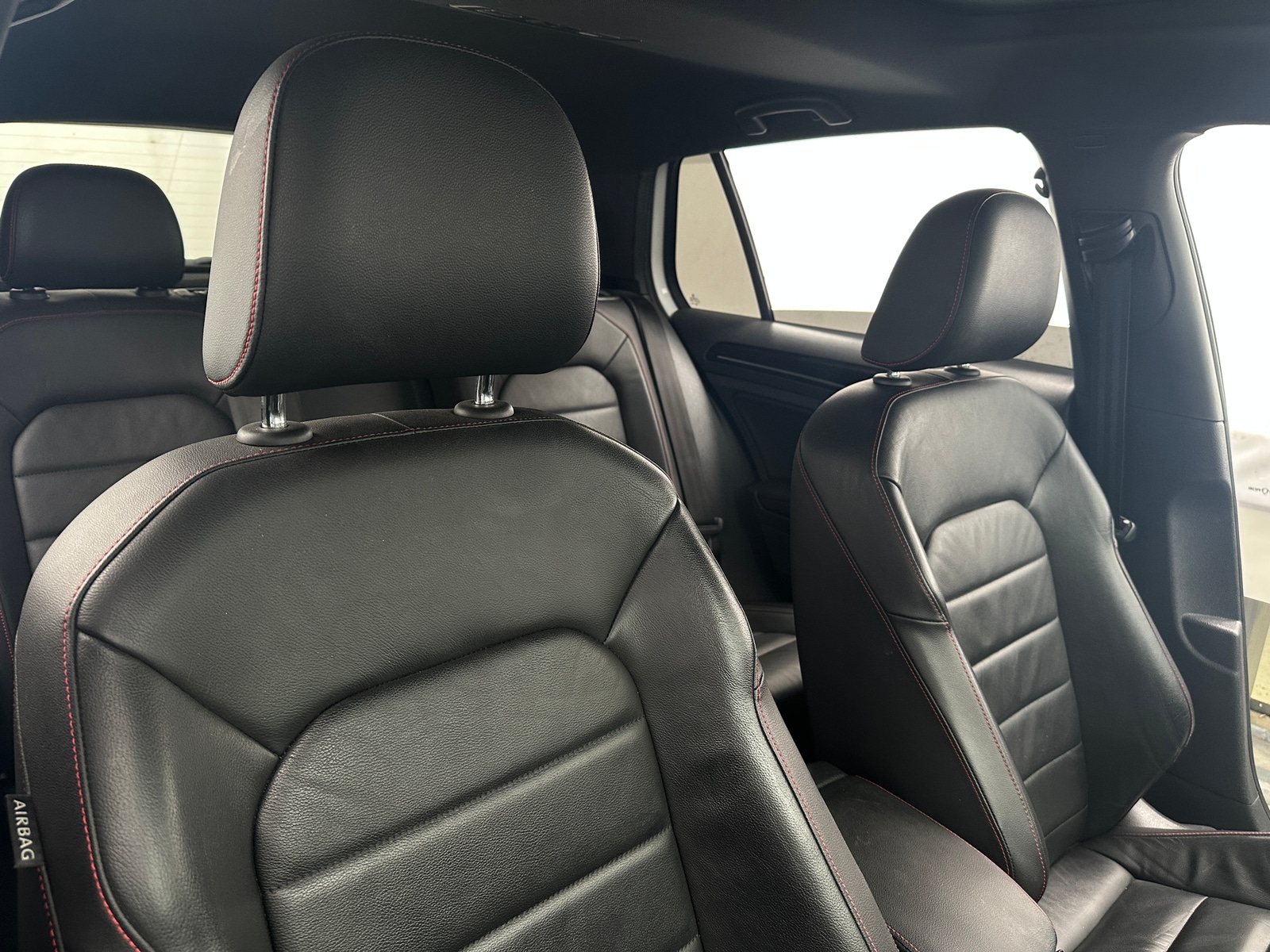 Thumbnail: 2017 Volkswagen Golf - 2