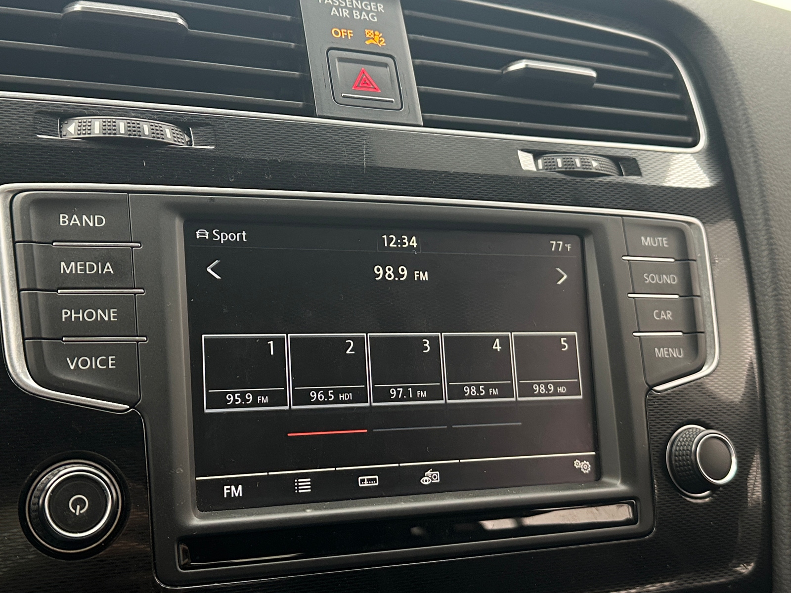 Thumbnail: 2017 Volkswagen Golf - 4