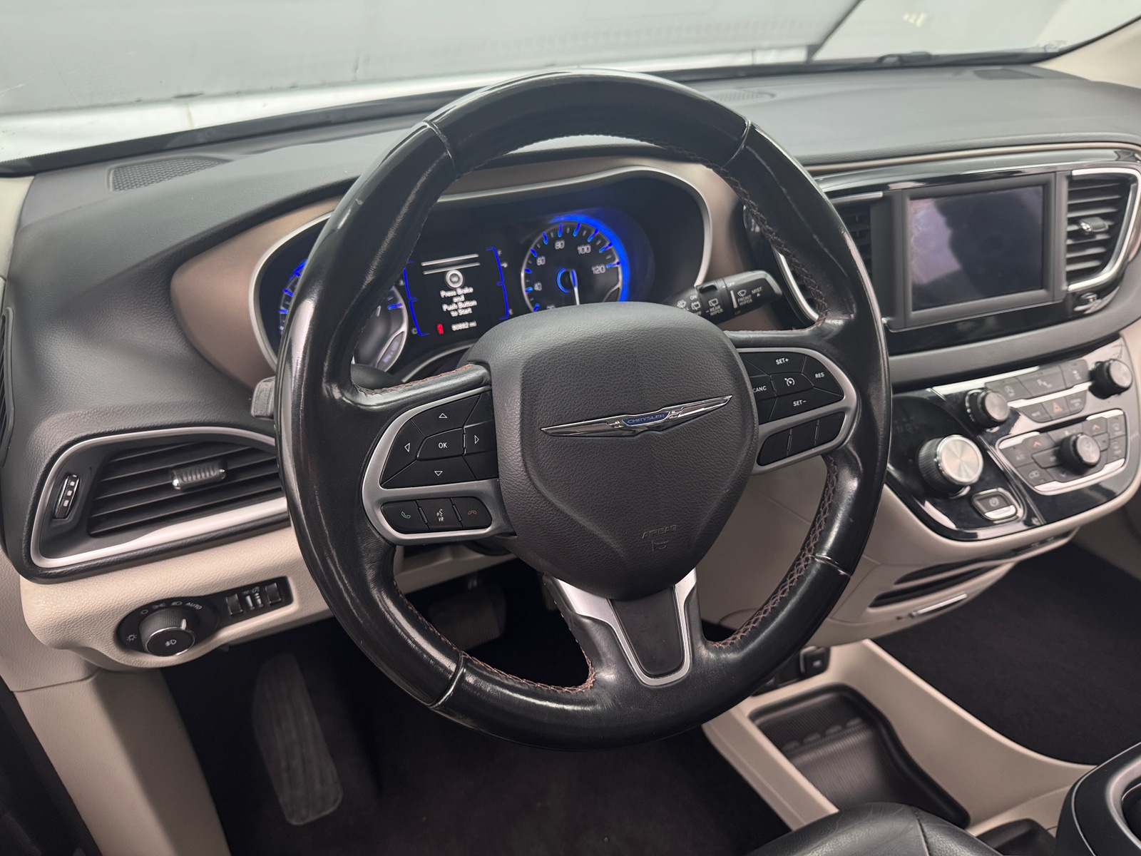 Thumbnail: 2018 Chrysler Pacifica - 4