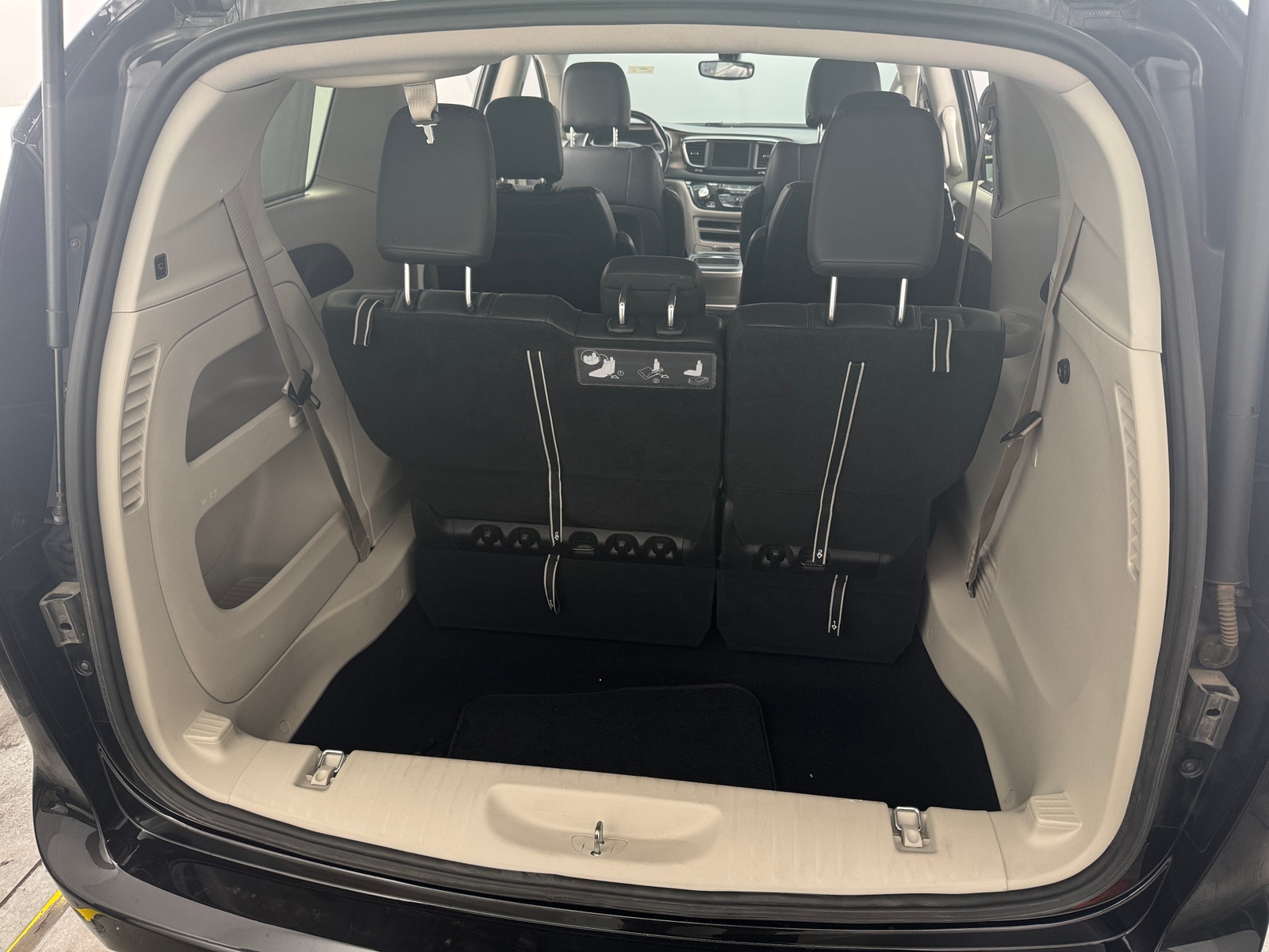 Thumbnail: 2018 Chrysler Pacifica - 6