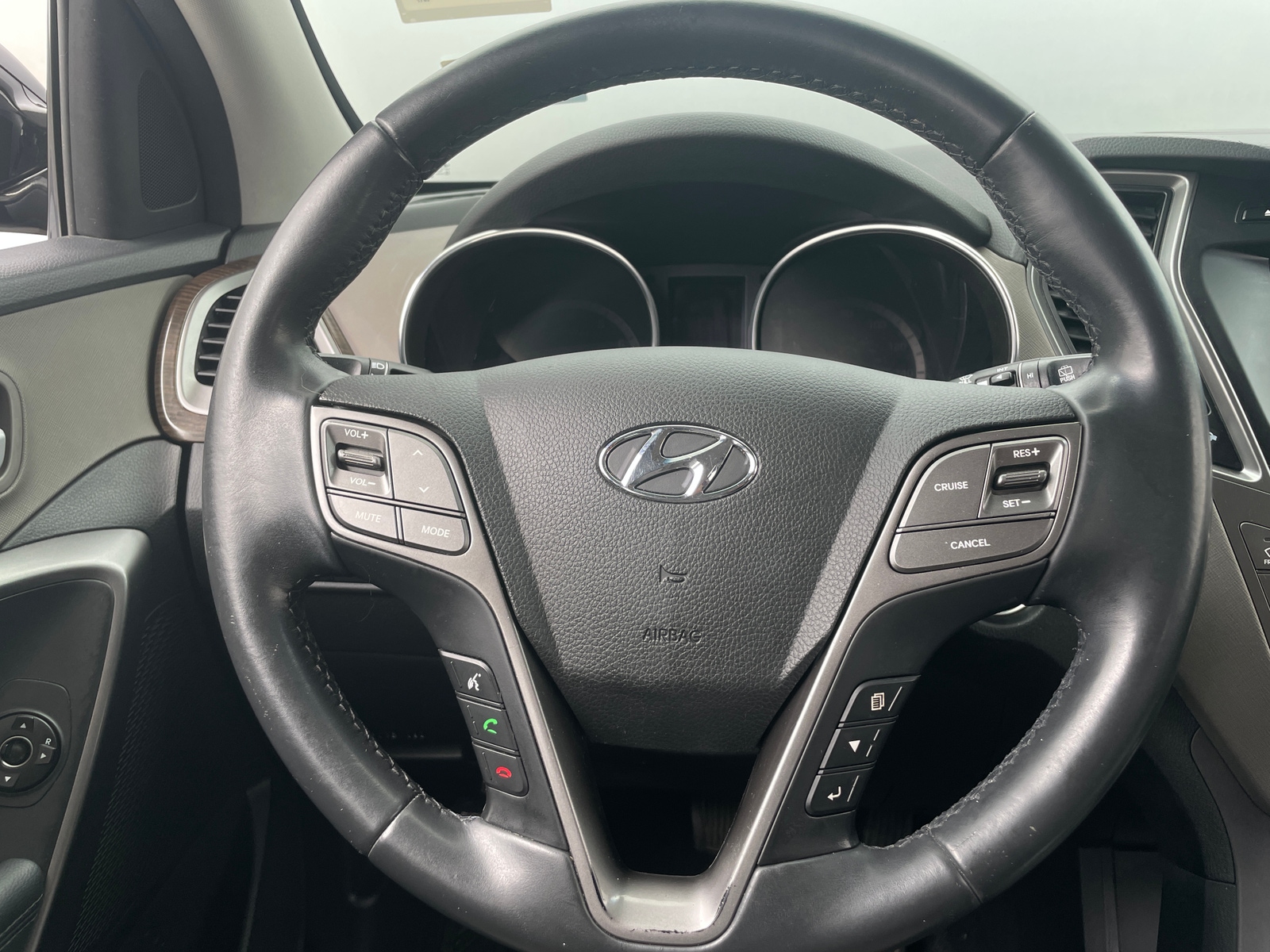 Thumbnail: 2017 Hyundai Santa Fe - 4