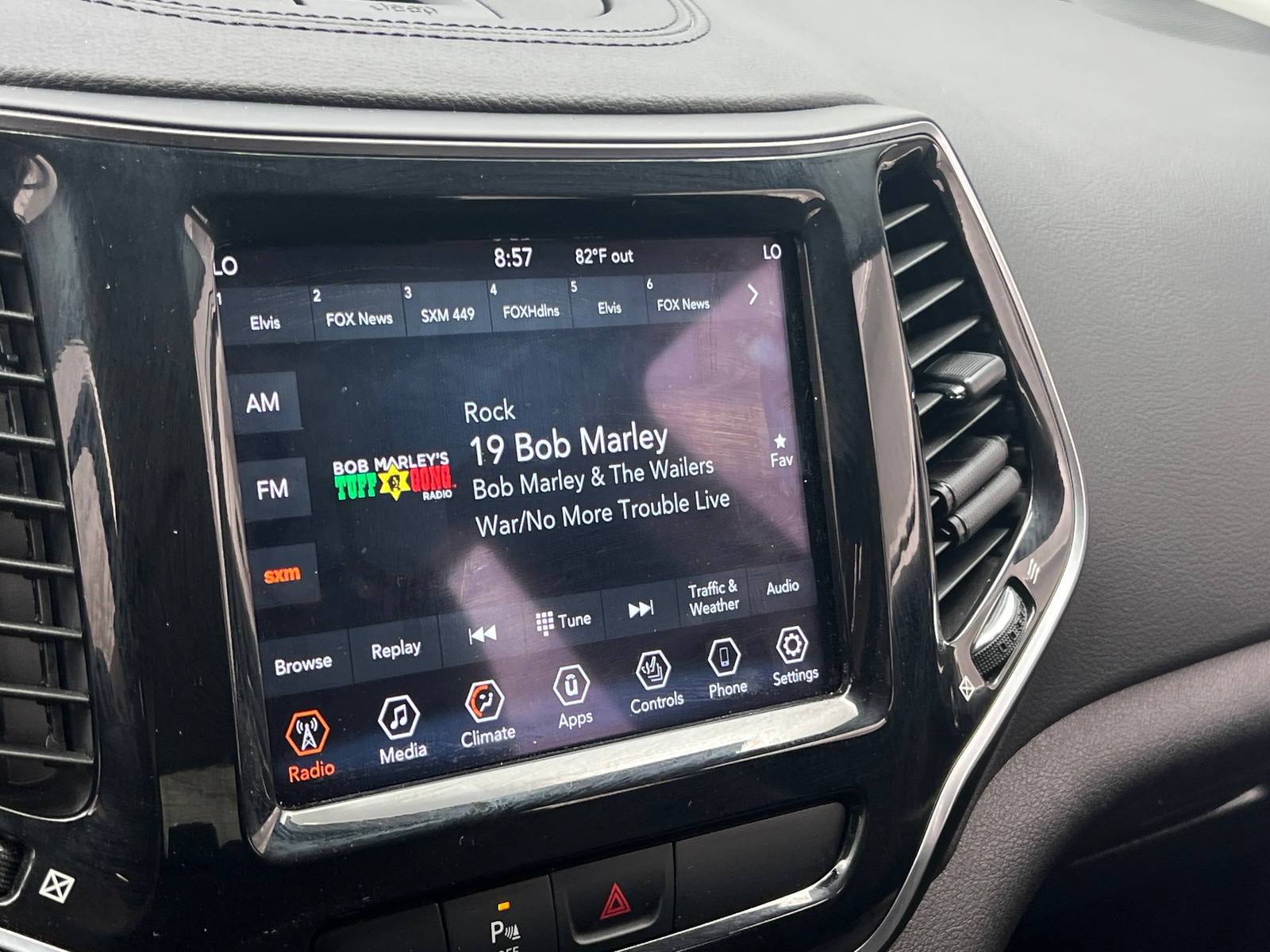 Thumbnail: 2019 Jeep Cherokee - 3