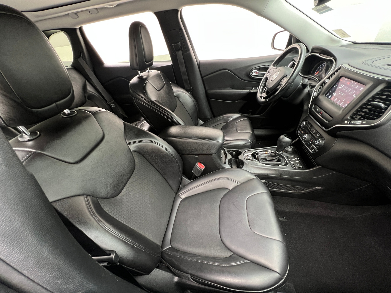 Thumbnail: 2019 Jeep Cherokee - 2