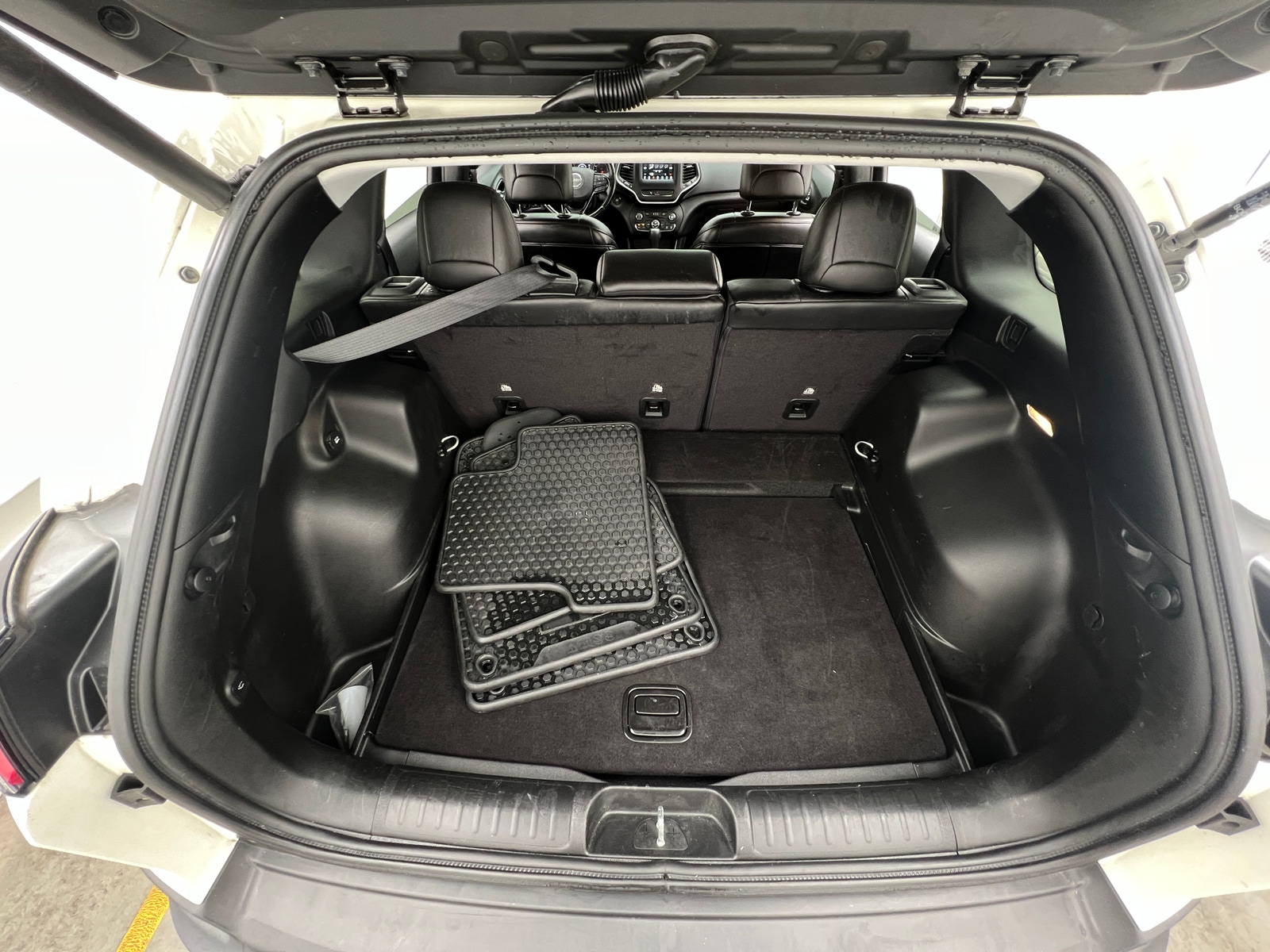 Thumbnail: 2019 Jeep Cherokee - 7