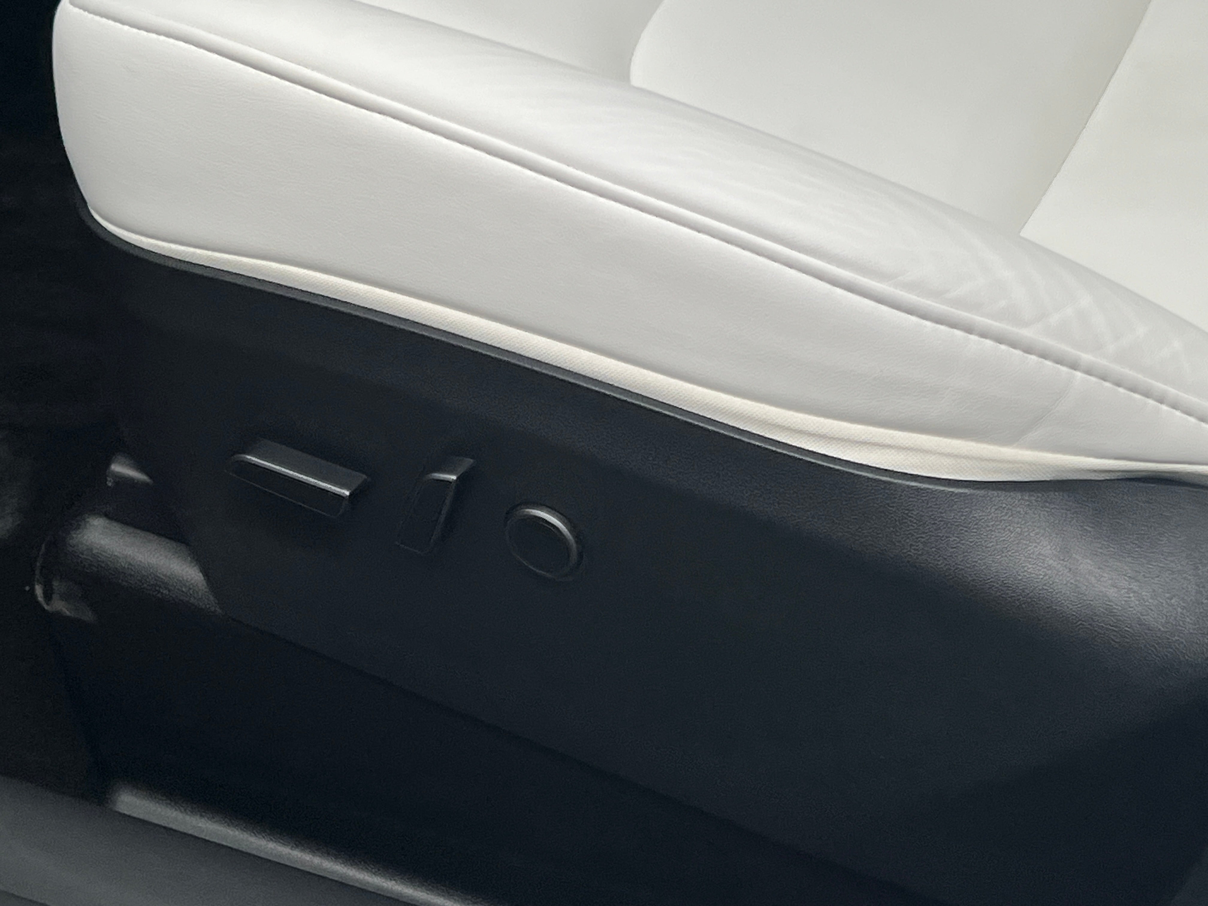 Used 2023 Tesla Model Y Long Range with VIN 7SAYGDEE8PA164599 for sale in Oak Creek, WI