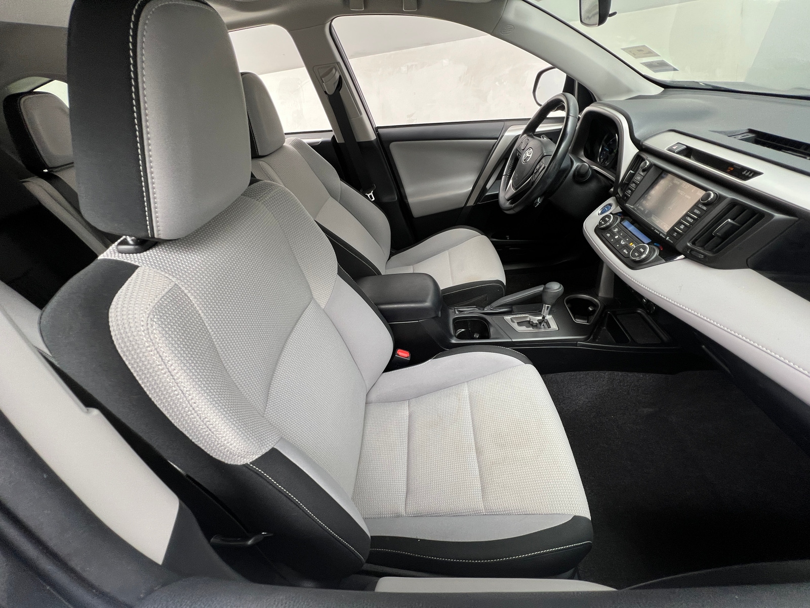 Thumbnail: 2018 Toyota RAV4 - 2