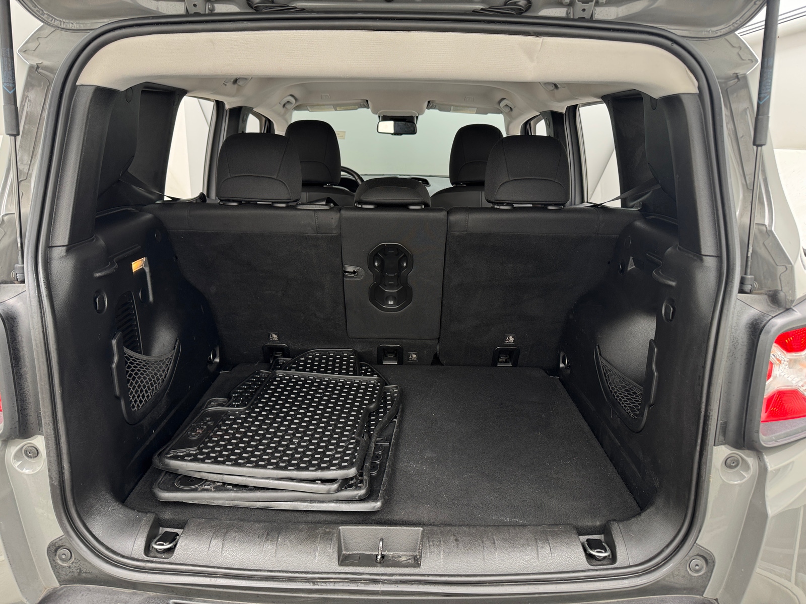 Thumbnail: 2019 Jeep Renegade - 7