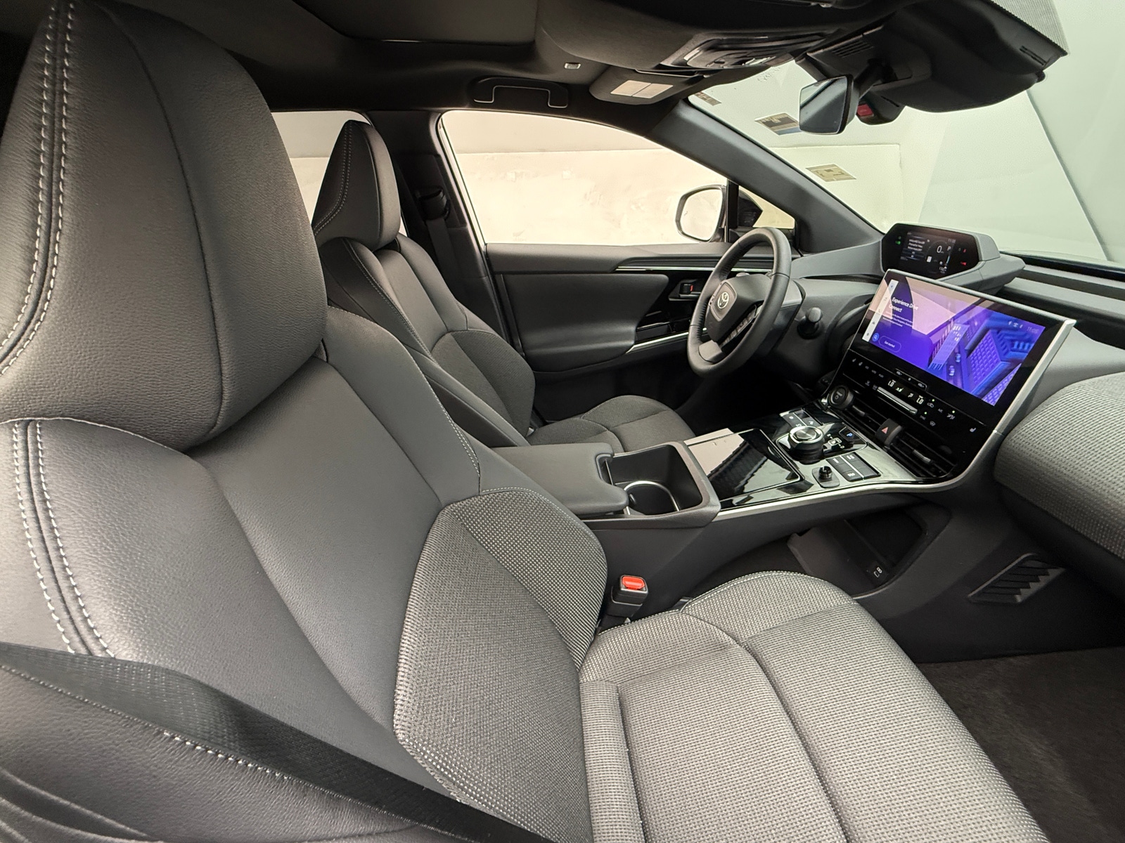 Thumbnail: 2025 Toyota bZ4X - 2