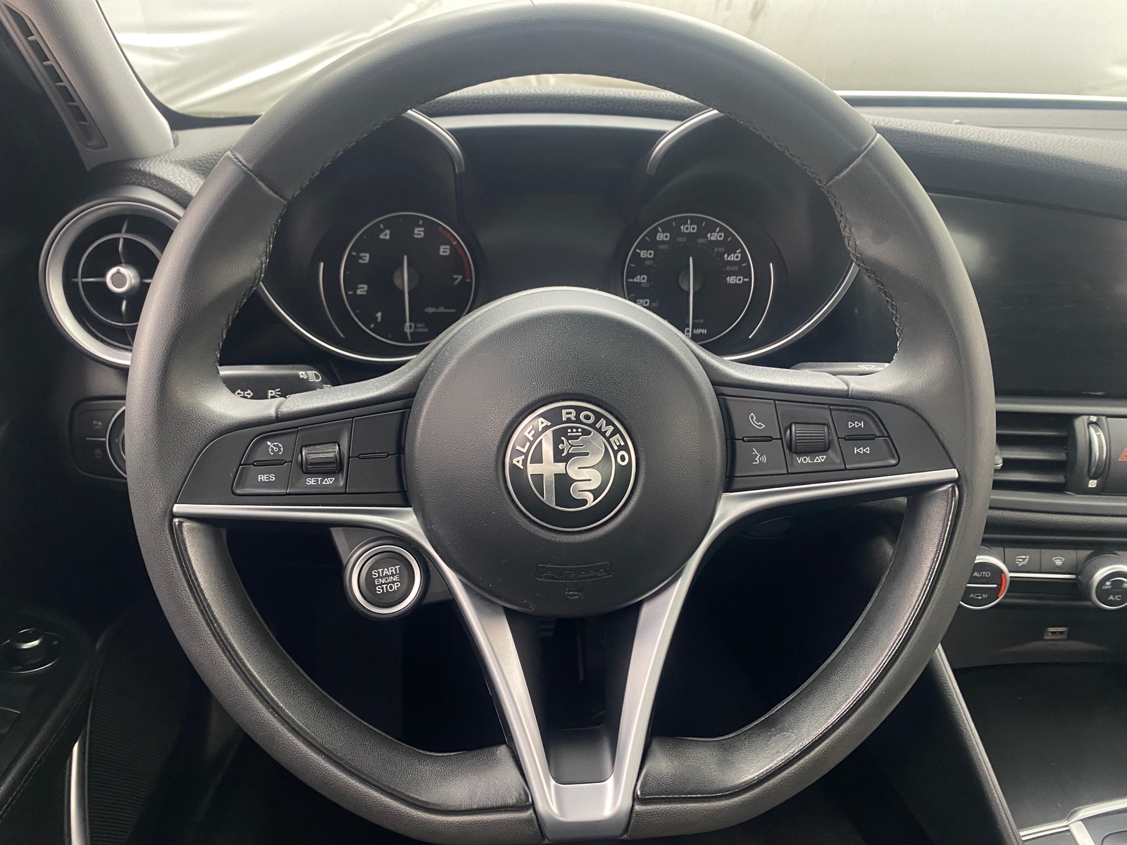 Thumbnail: 2018 Alfa Romeo Giulia - 4