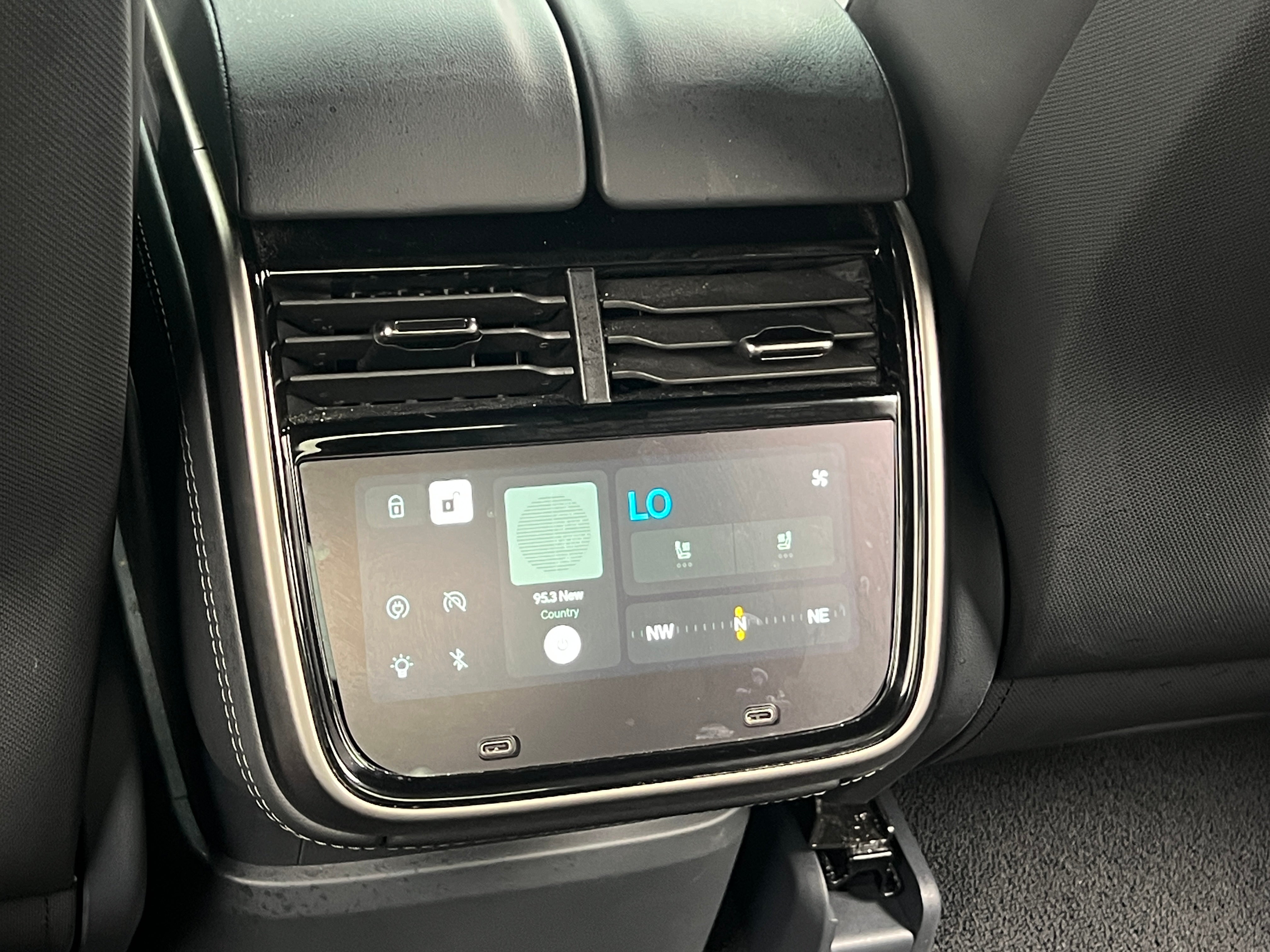 Used 2022 Rivian R1T Adventure with VIN 7FCTGAAA9NN006275 for sale in Oak Creek, WI