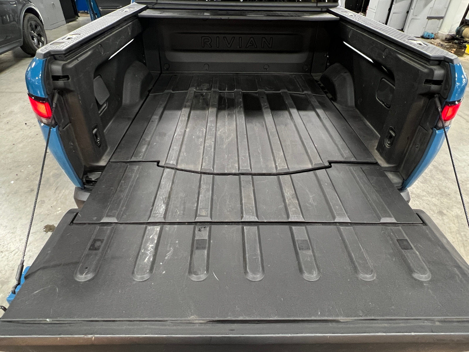 Thumbnail: 2022 Rivian R1T - 6