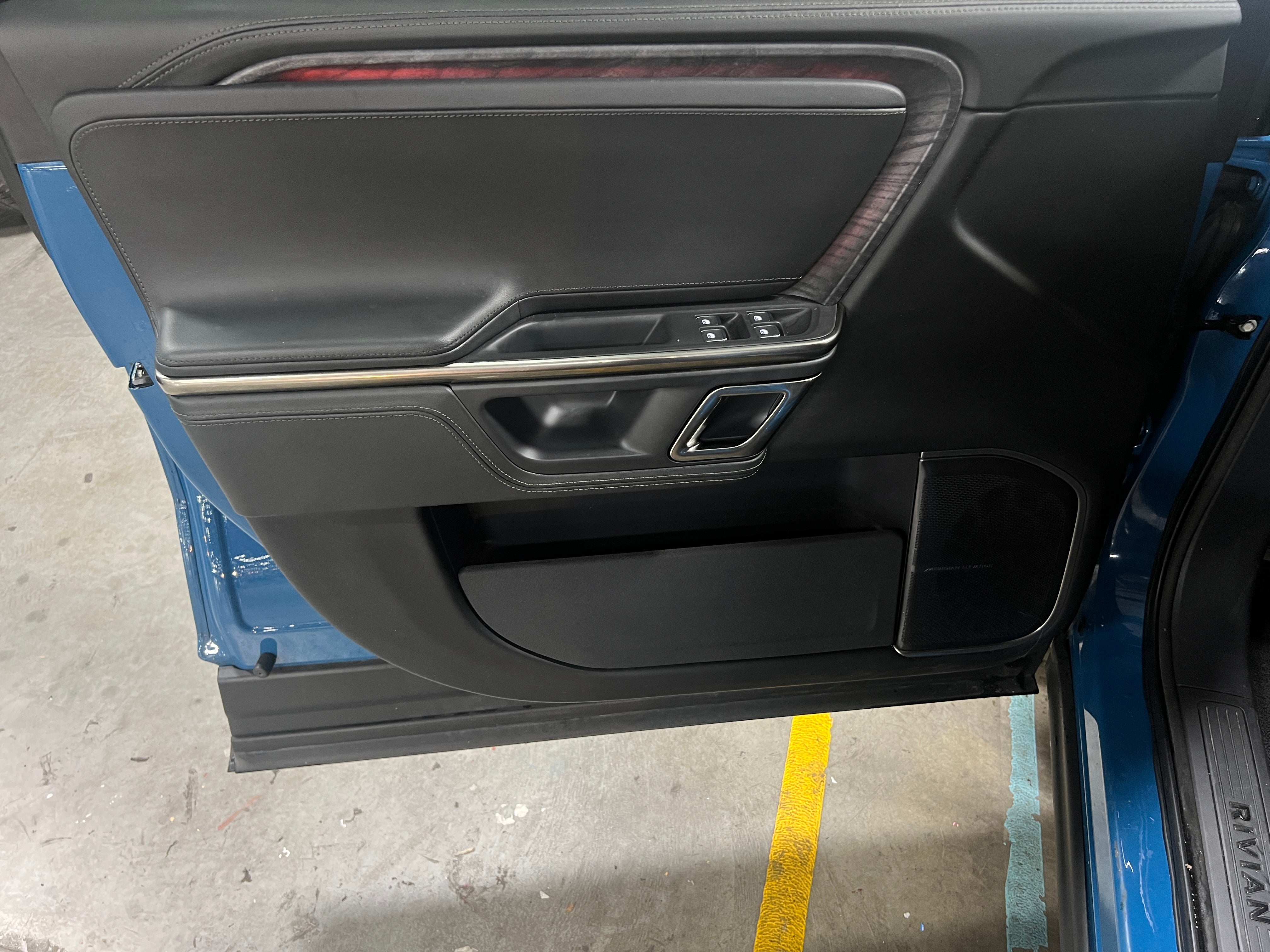 Used 2022 Rivian R1T Adventure with VIN 7FCTGAAA9NN006275 for sale in Auburn, WA