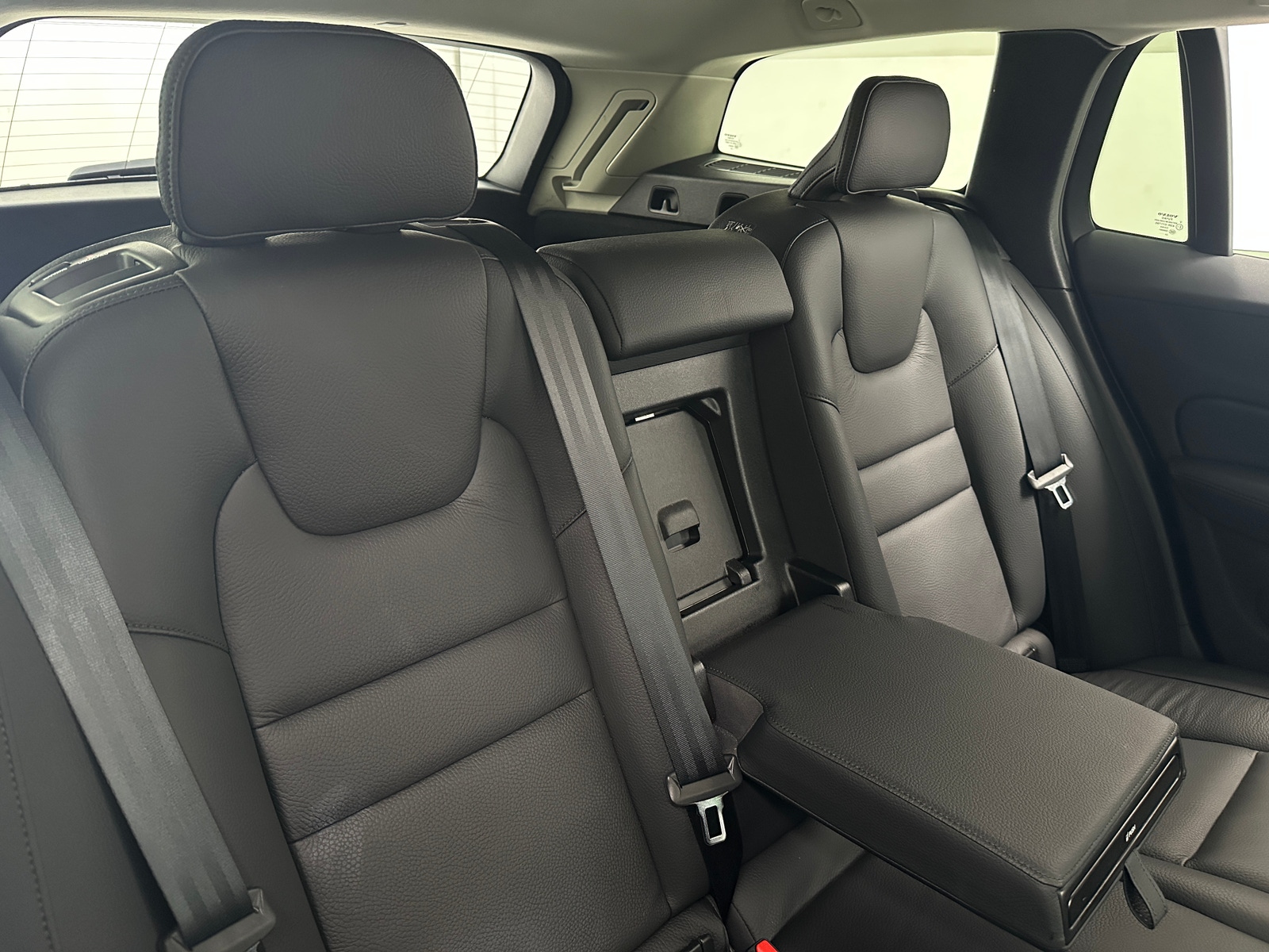 Thumbnail: 2025 Volvo V60 - 5